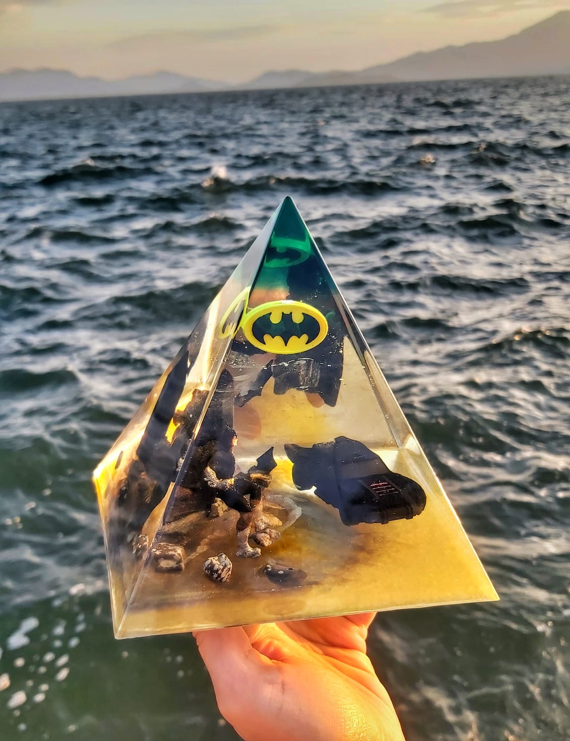 Karanlık Şövalye Dioraması: Batmobil & Batman Işıklı Piramit image