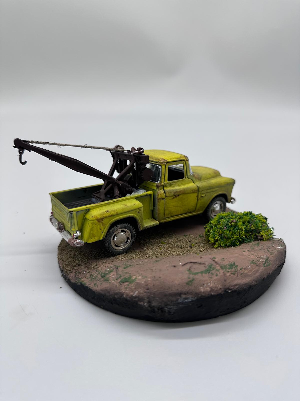 1/36 Ölçekli Chevrolet Klasik Pick-Up Çekici (Tow Truck) Diorama - Eskitilmiş Sarı Efsane