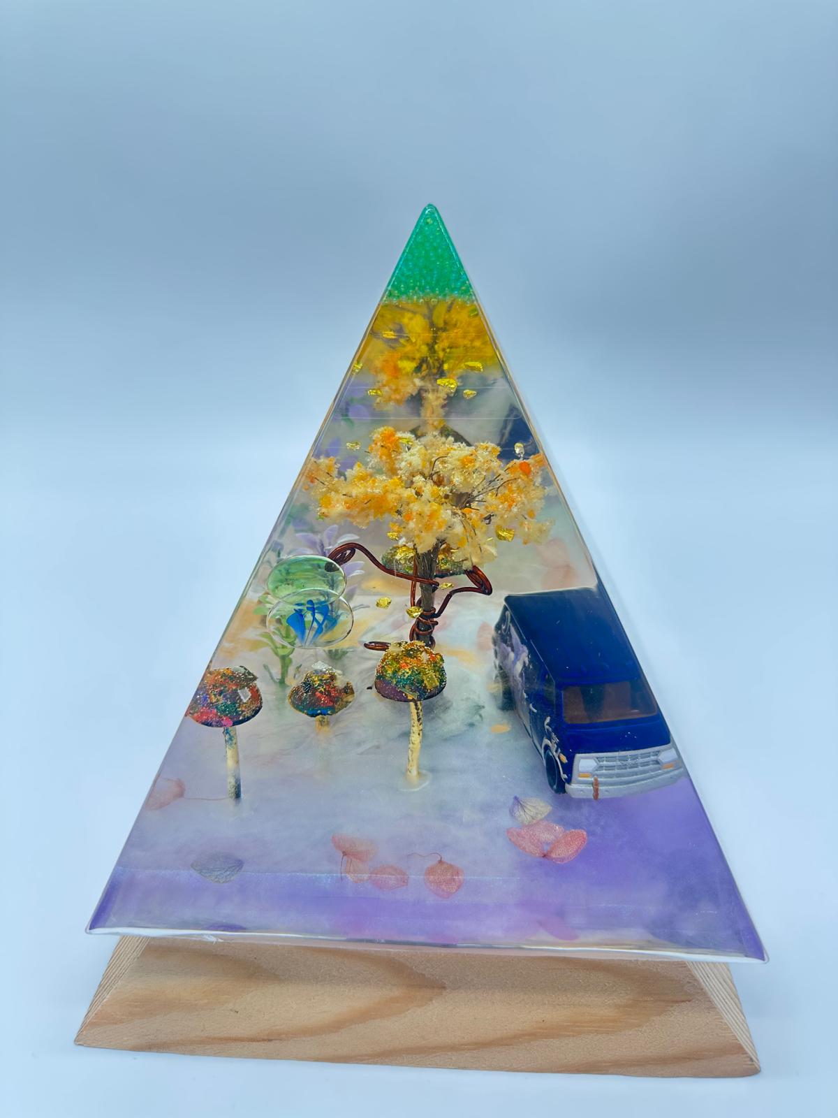 Onward Işıklı Macera Piramidi - Unicorn Van Diorama