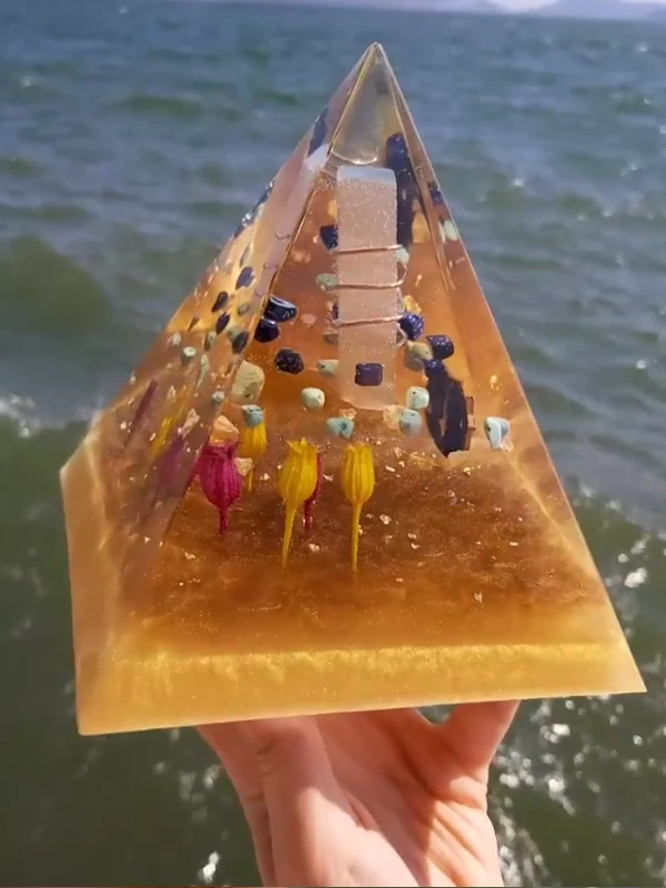 Eşsiz Mars Temalı Piramit Tasarımı