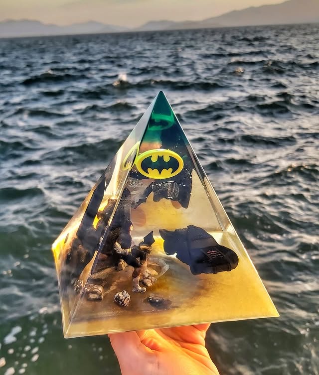 Karanlık Şövalye Dioraması: Batmobil & Batman Işıklı Piramit