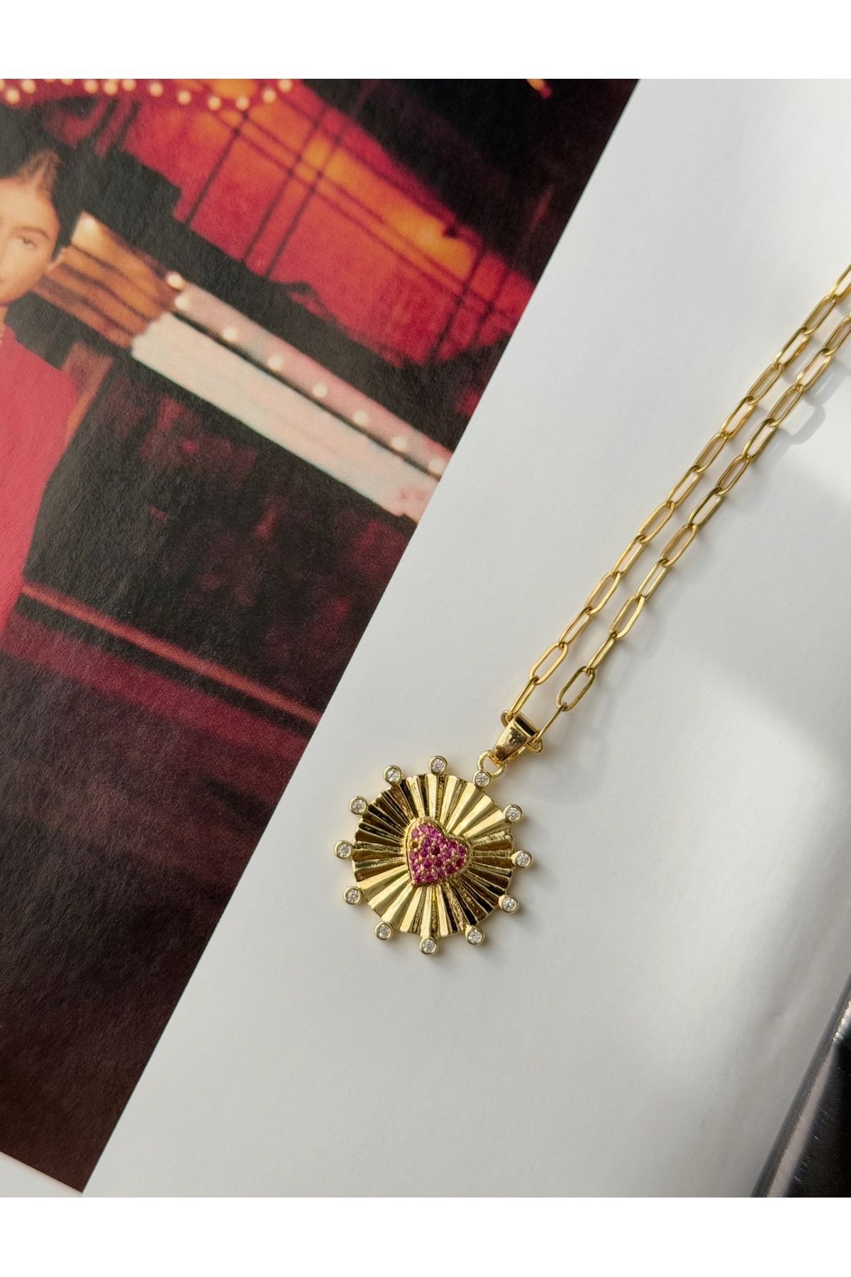 Pembe Taşlı Kalp Kararmaz Çelik Kadın Gold Kolye – Modern ve Şık Tasarım