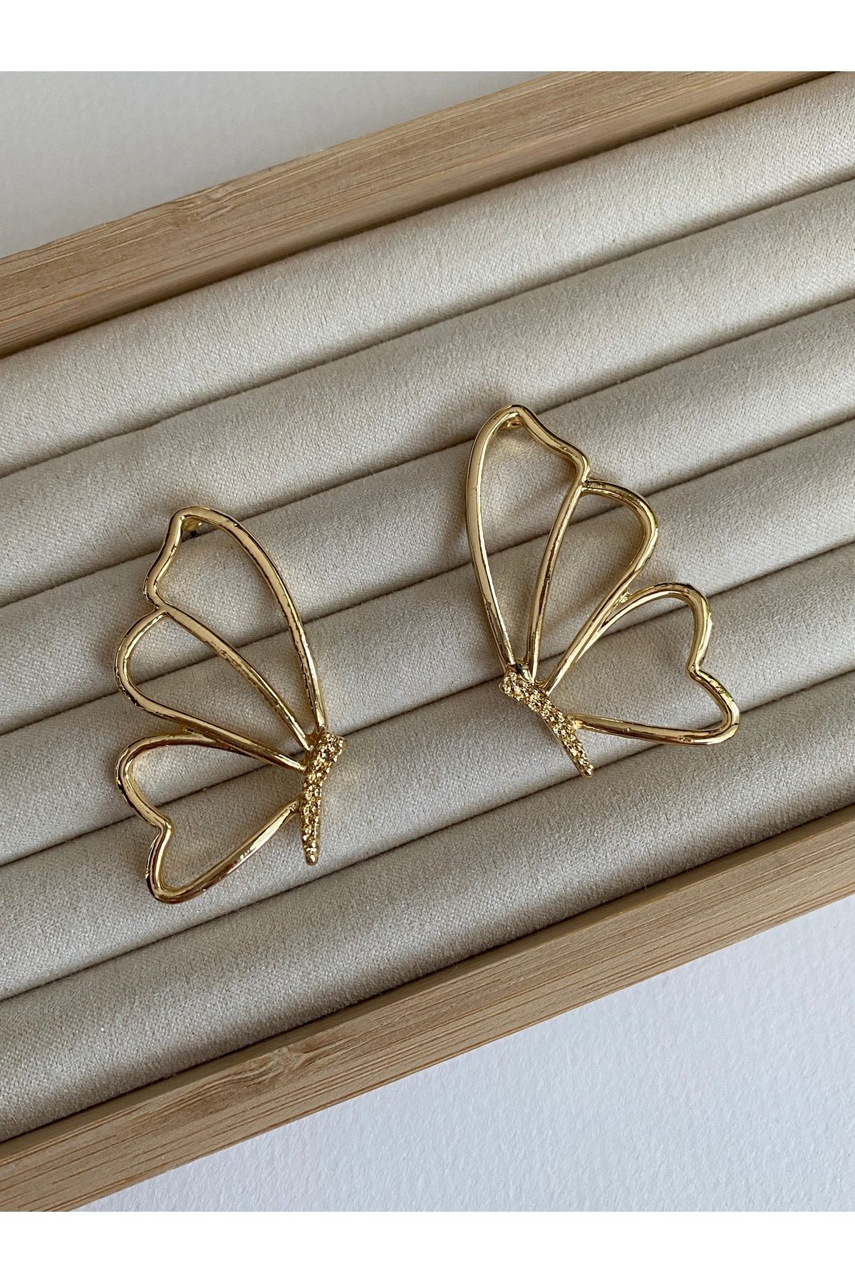İri Kelebek Kadın Küpe Çifti 4,5 Cm