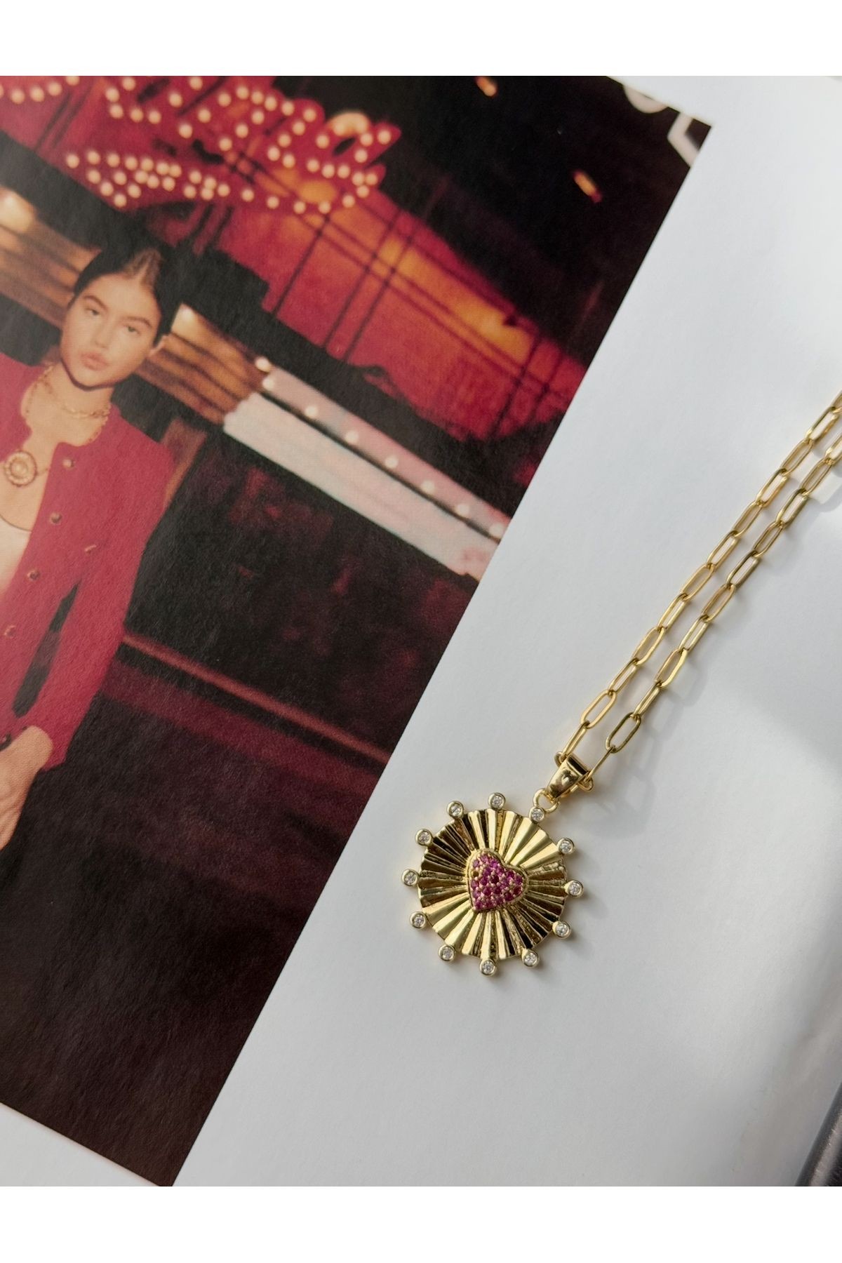 Pembe Taşlı Kalp Kararmaz Çelik Kadın Gold Kolye – Modern ve Şık Tasarım