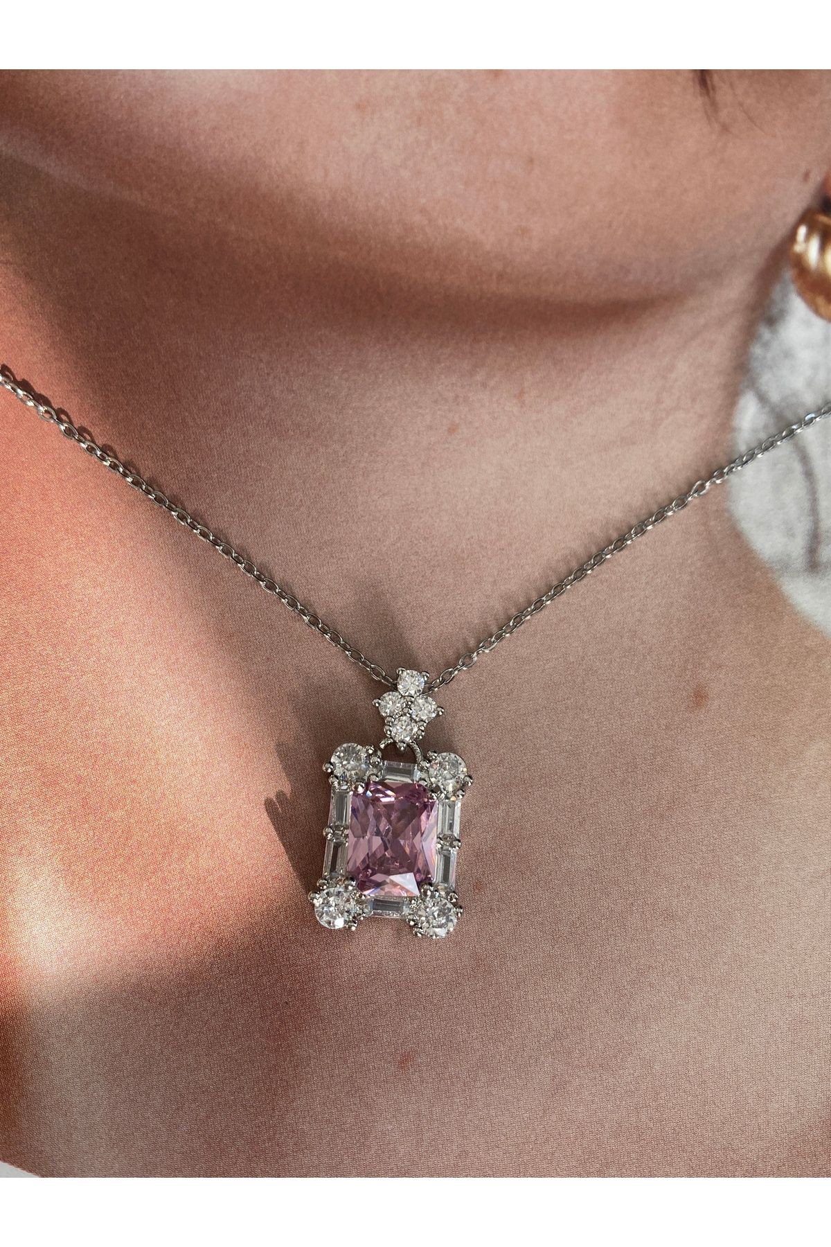 Pembe Baget Taşlı Kare Paslanmaz Çelik Kadın Gümüş Renk Kolye