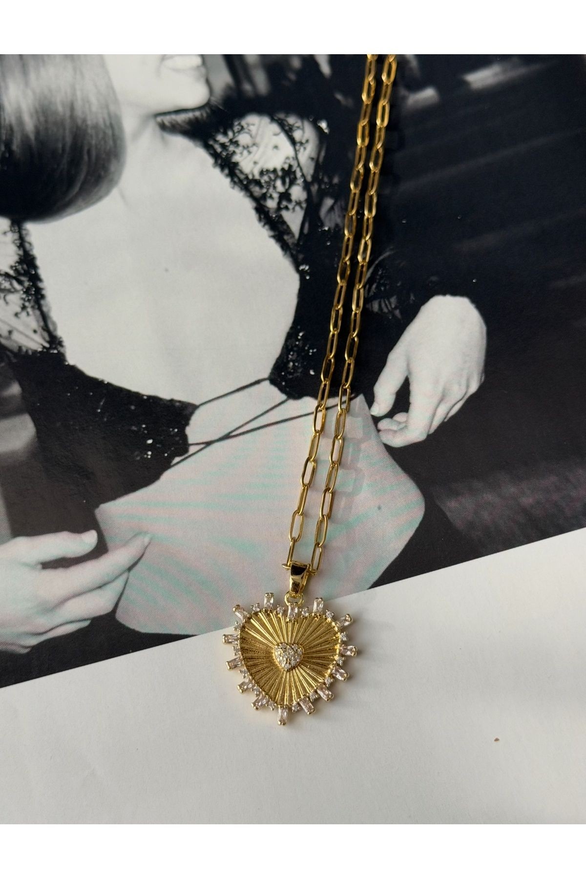 Zirkon Taşlı Kalp Kararmaz Çelik Kadın Gold Kolye – Modern ve Şık Tasarım