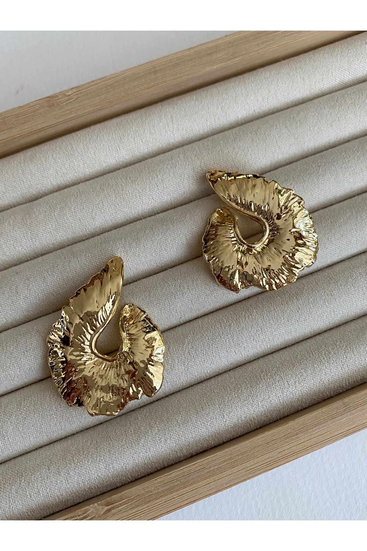 Oval Sallantılı Kadın Küpe Çifti 3,5 Cm