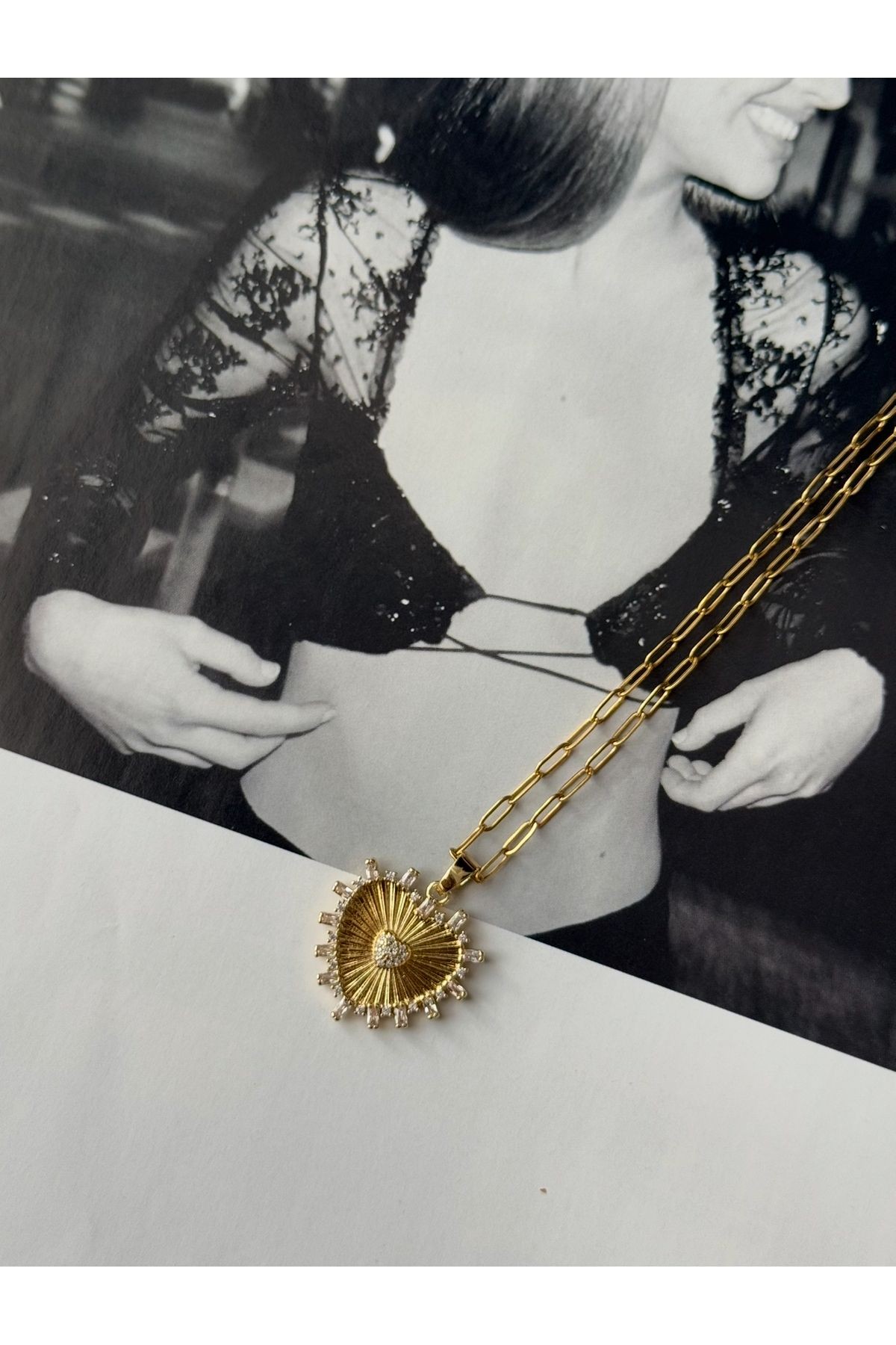 Zirkon Taşlı Kalp Kararmaz Çelik Kadın Gold Kolye – Modern ve Şık Tasarım