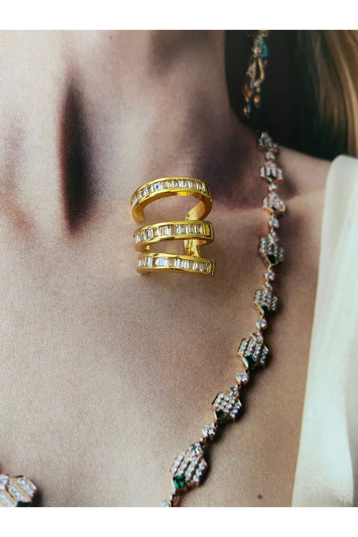 3 Sıra Kare Taşlı Kadın Kıkırdak Küpe