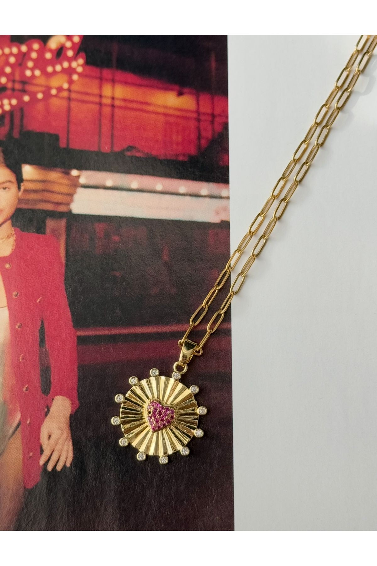 Pembe Taşlı Kalp Kararmaz Çelik Kadın Gold Kolye – Modern ve Şık Tasarım