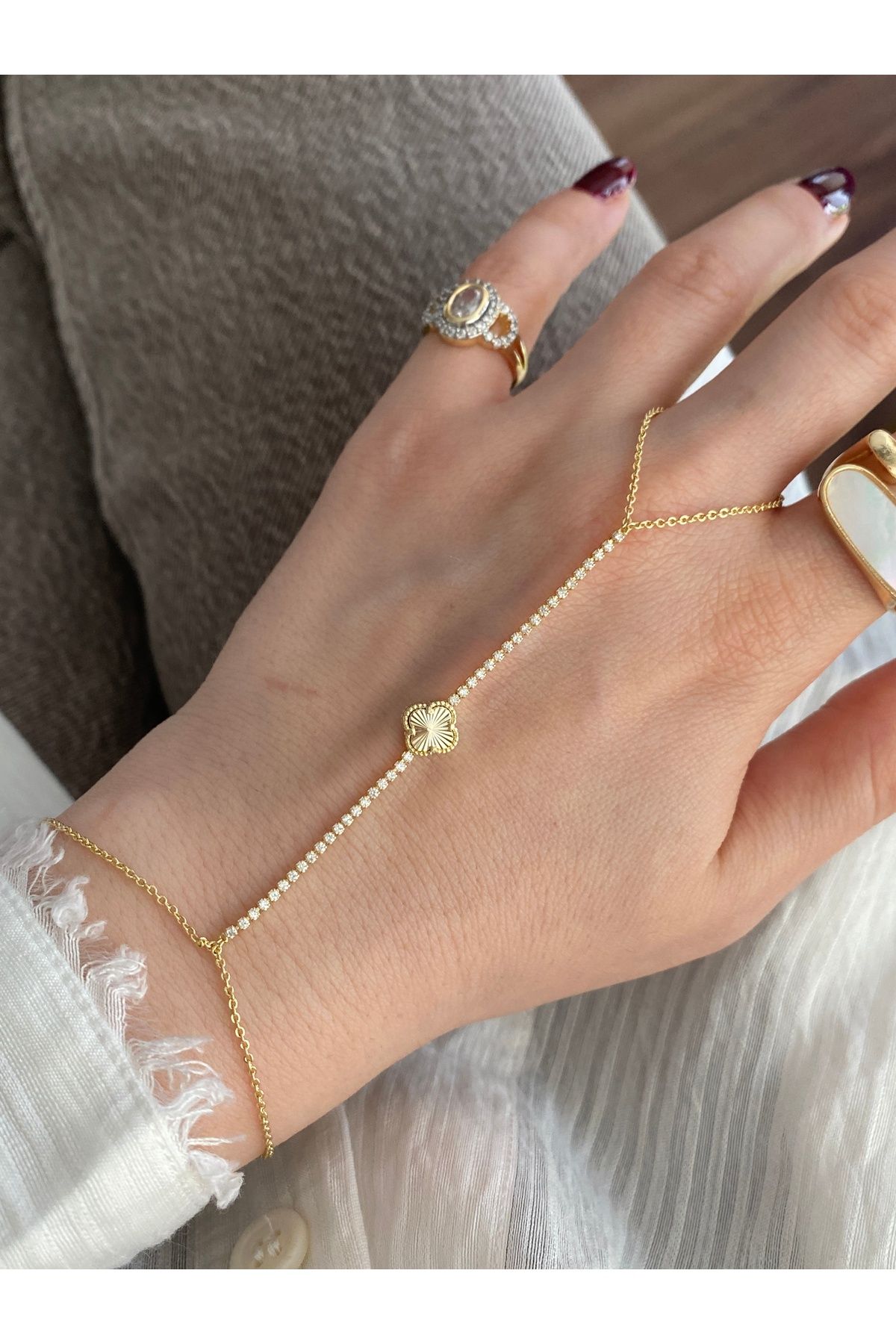 Minimal Yonca Zirkon Taşlı Kadın Şahmeran