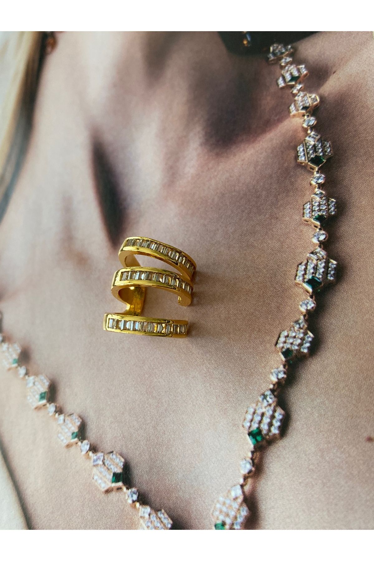 3 Sıra Kare Taşlı Kadın Kıkırdak Küpe