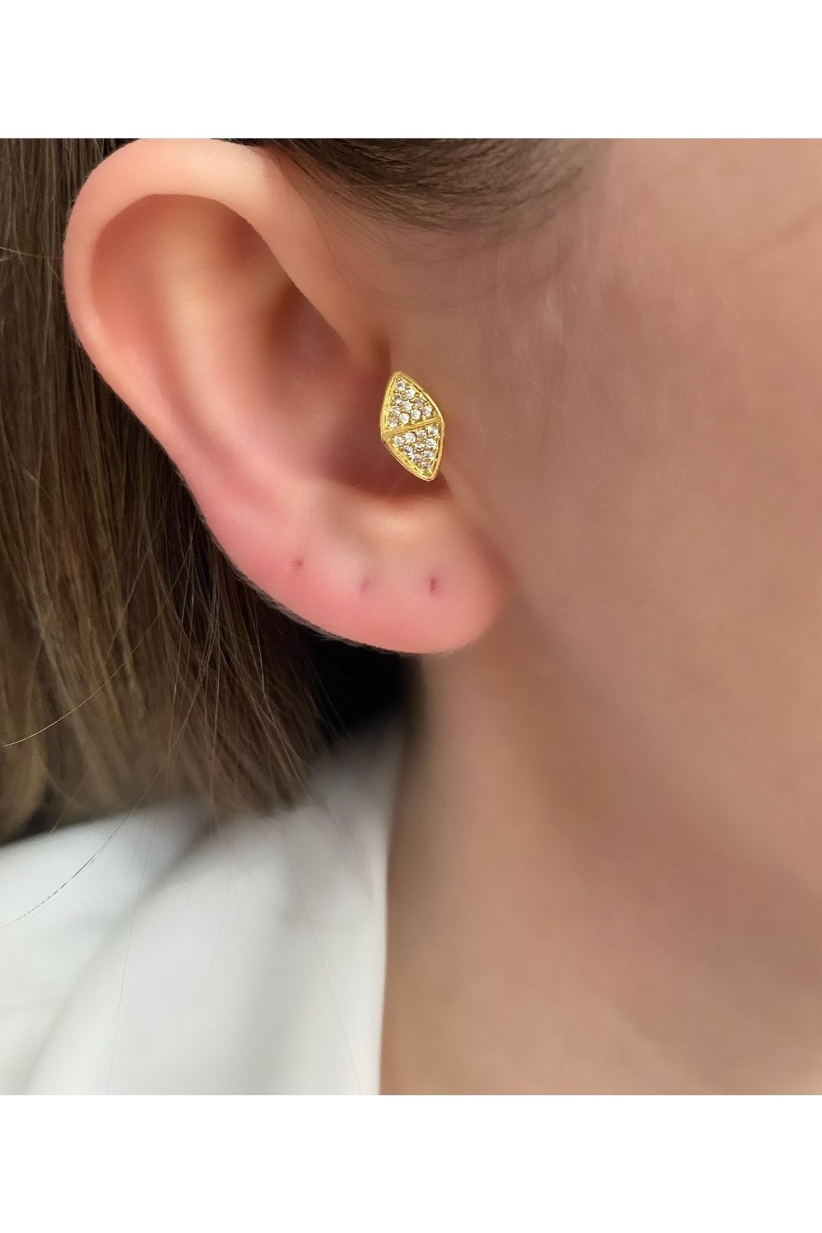 Kadın Zirkon Taşlı Üçgen 8 Bar Cerrahi Çelik Piercing ( Tragus Helix Kıkırdak )