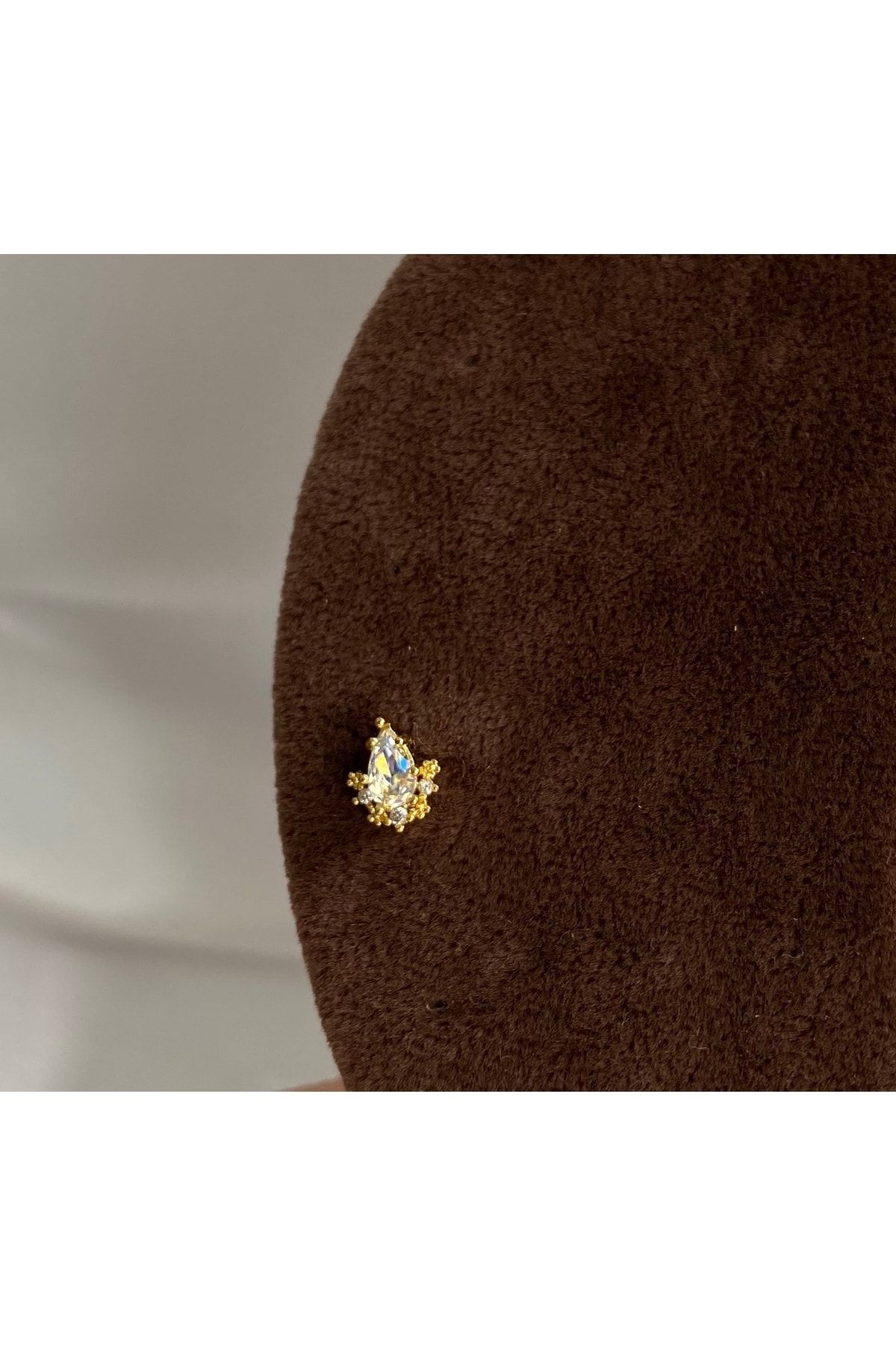 Kadın Damla Taşlı 8 Bar Cerrahi Çelik Piercing ( Tragus Helix Kıkırdak )