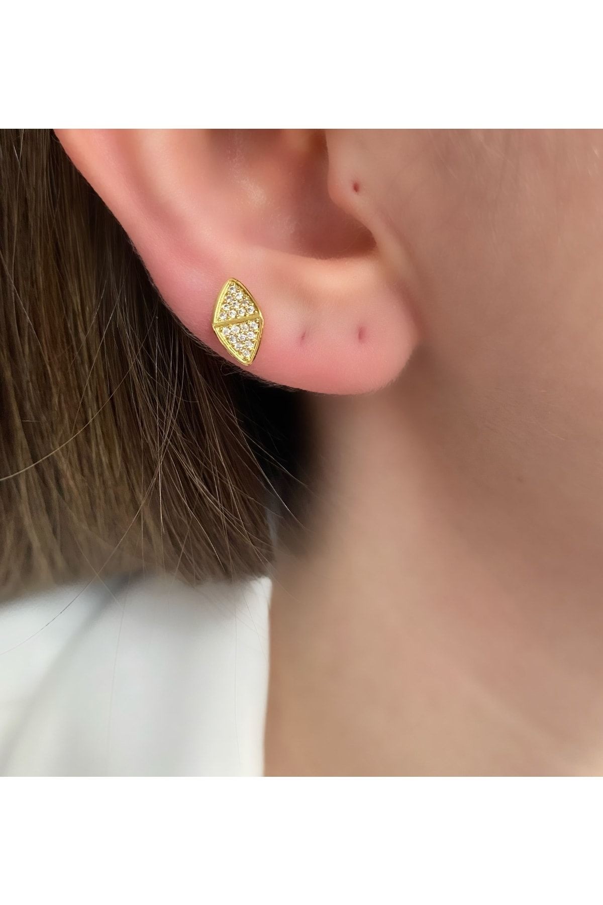Kadın Zirkon Taşlı Üçgen 8 Bar Cerrahi Çelik Piercing ( Tragus Helix Kıkırdak )