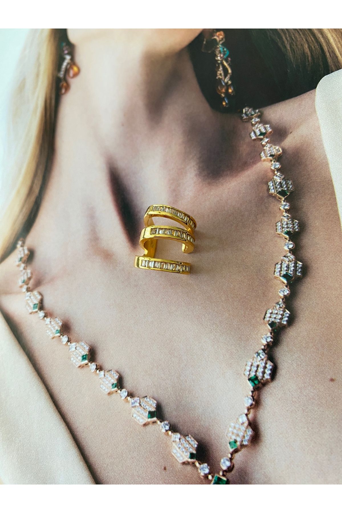 3 Sıra Kare Taşlı Kadın Kıkırdak Küpe