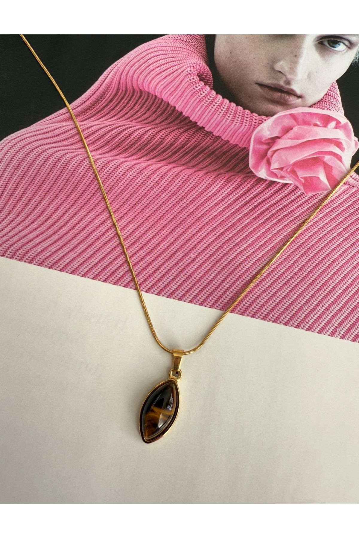 Oval Kahverengi Taşlı Kararmaz Çelik Kadın Gold Kolye – Modern ve Şık Tasarım