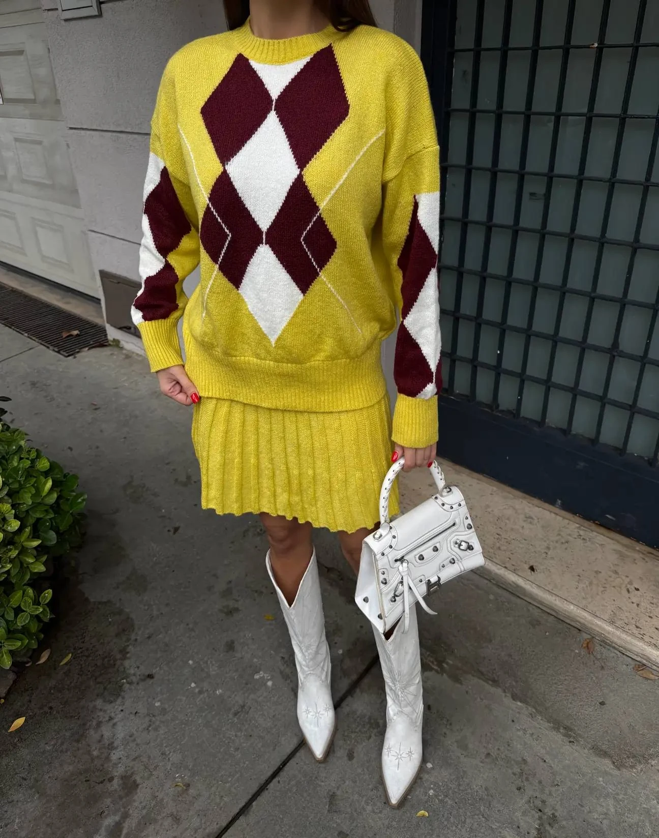 Desenli Kazak Ve Pile Detaylı Mini Etek