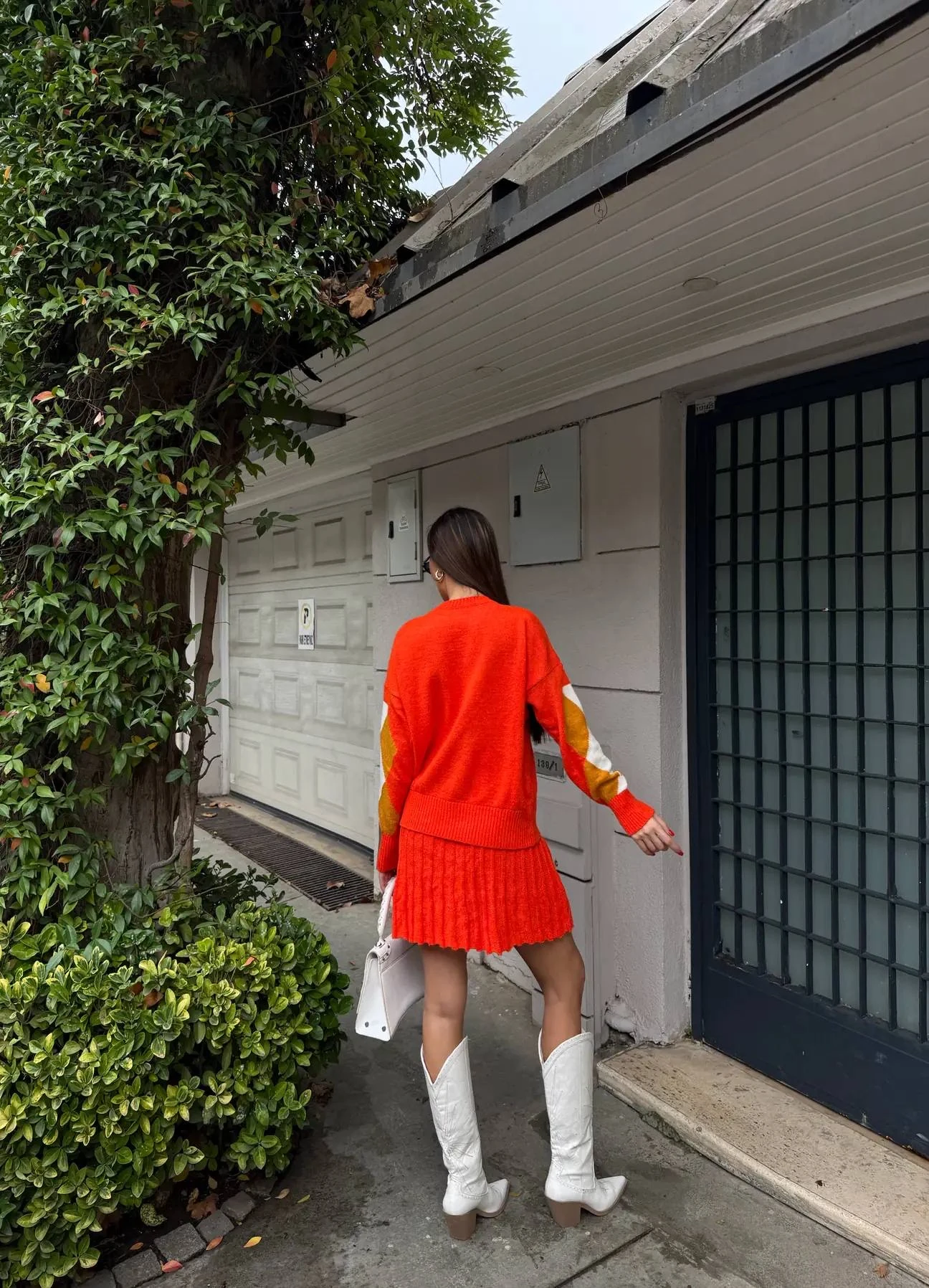 Desenli Kazak Ve Pile Detaylı Mini Etek