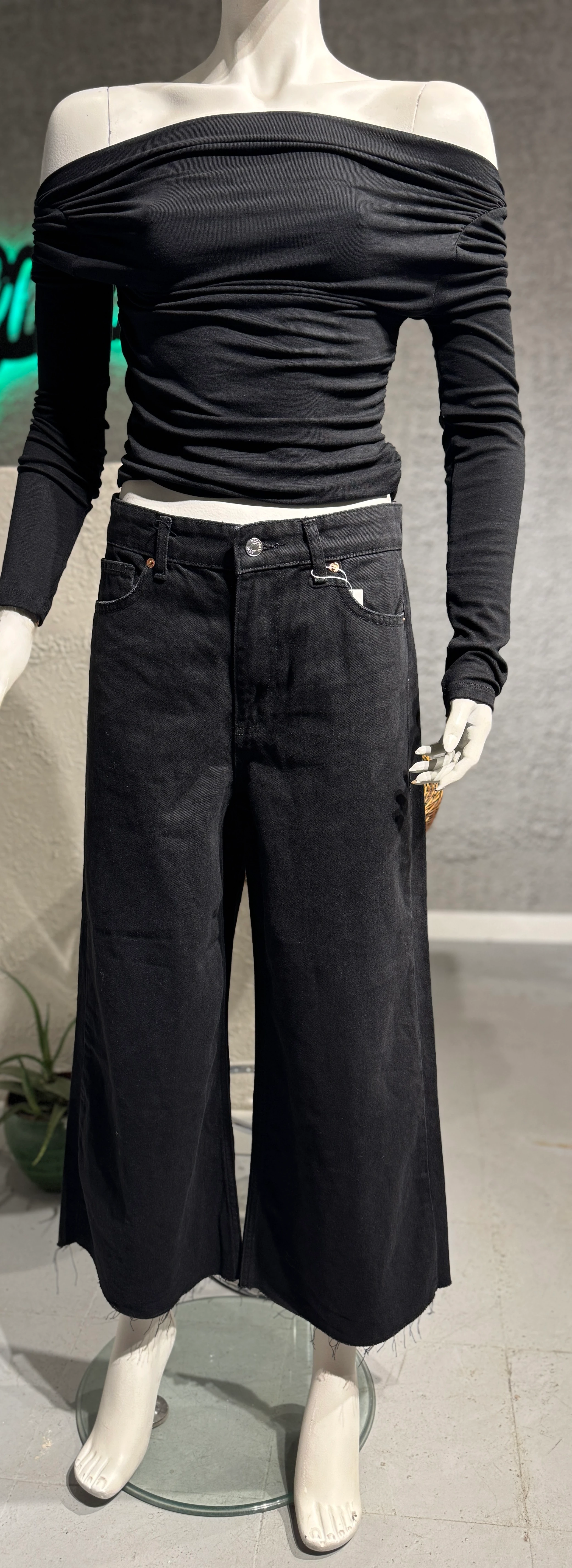 Bol Paça Siyah Jean