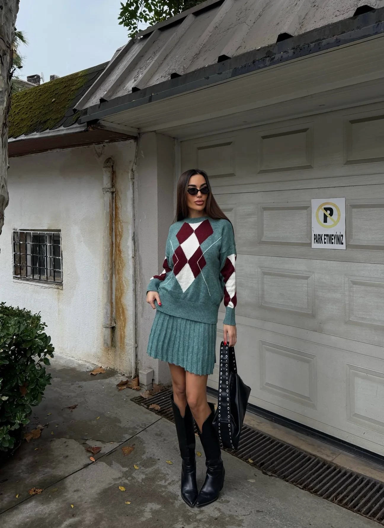 Desenli Kazak Ve Pile Detaylı Mini Etek