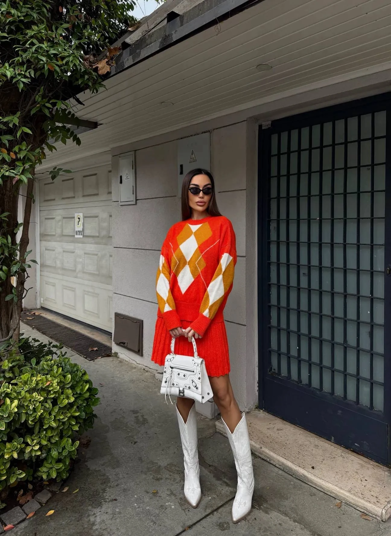 Desenli Kazak Ve Pile Detaylı Mini Etek