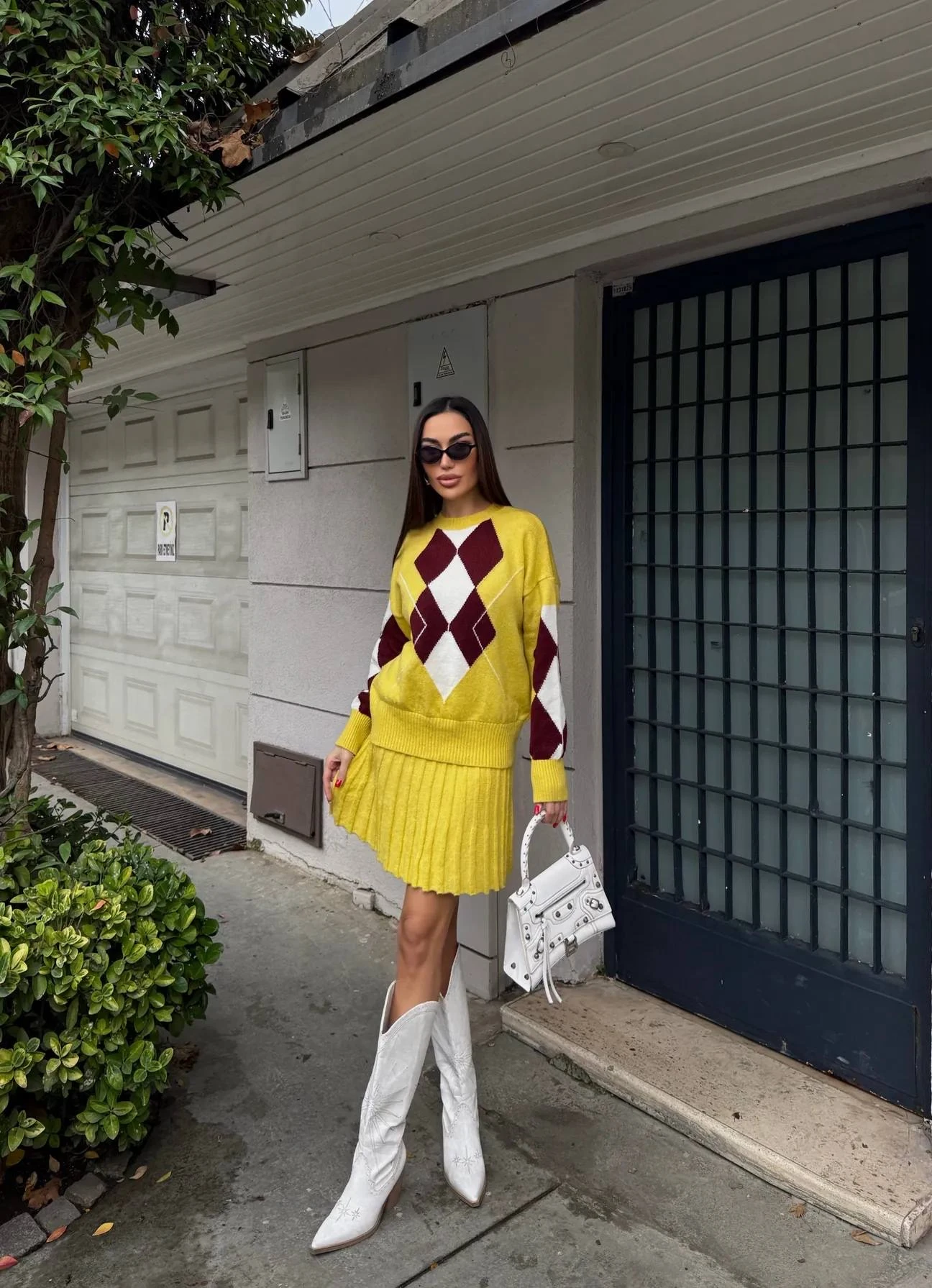 Desenli Kazak Ve Pile Detaylı Mini Etek