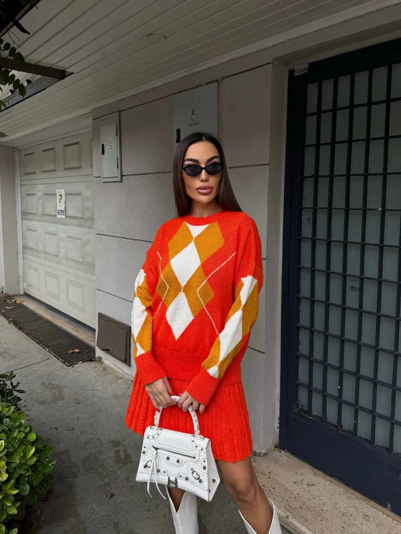 Desenli Kazak Ve Pile Detaylı Mini Etek