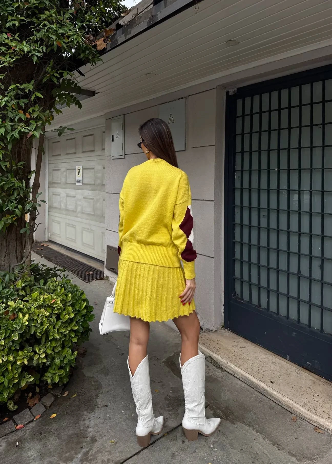 Desenli Kazak Ve Pile Detaylı Mini Etek