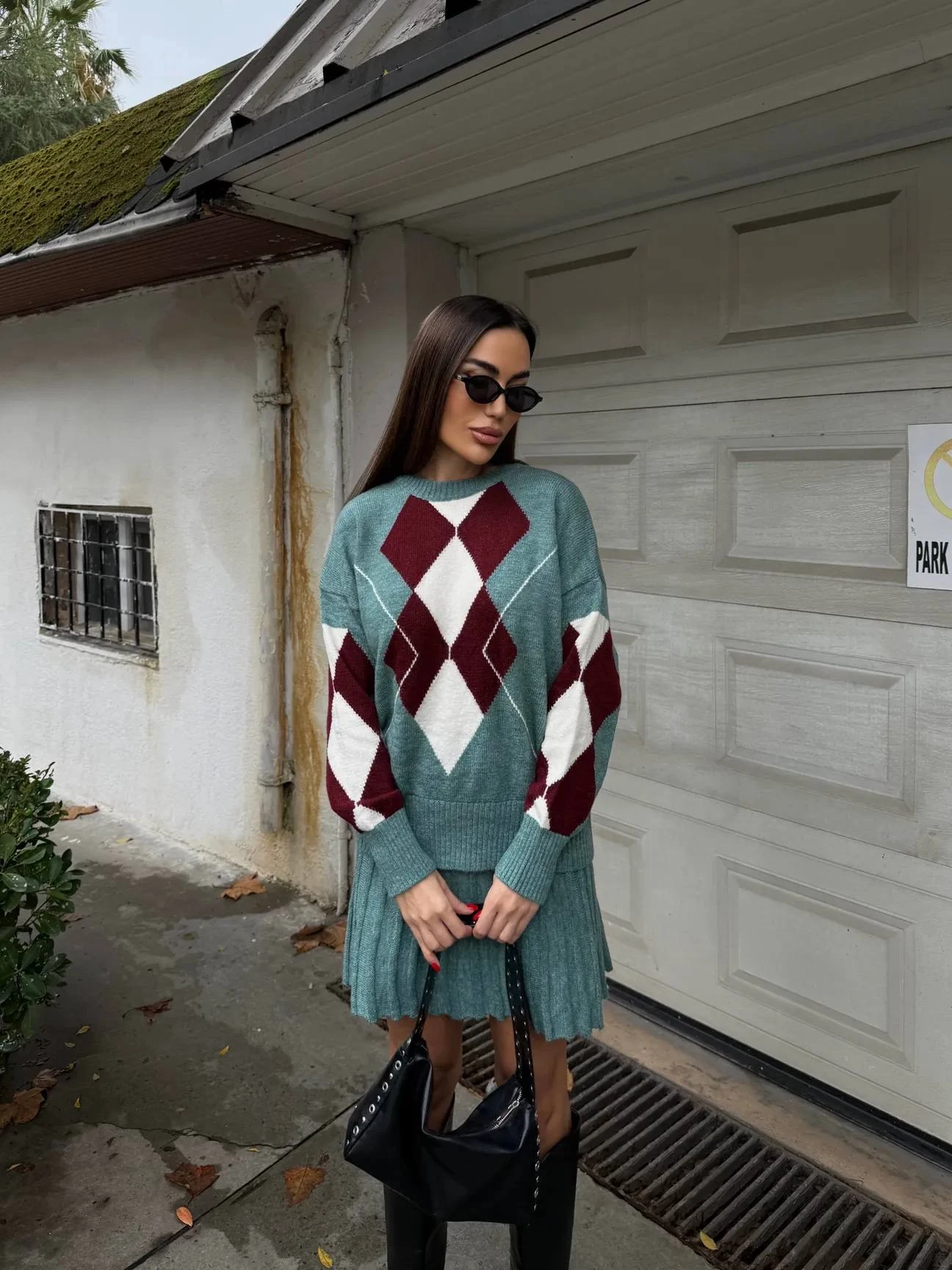 Desenli Kazak Ve Pile Detaylı Mini Etek