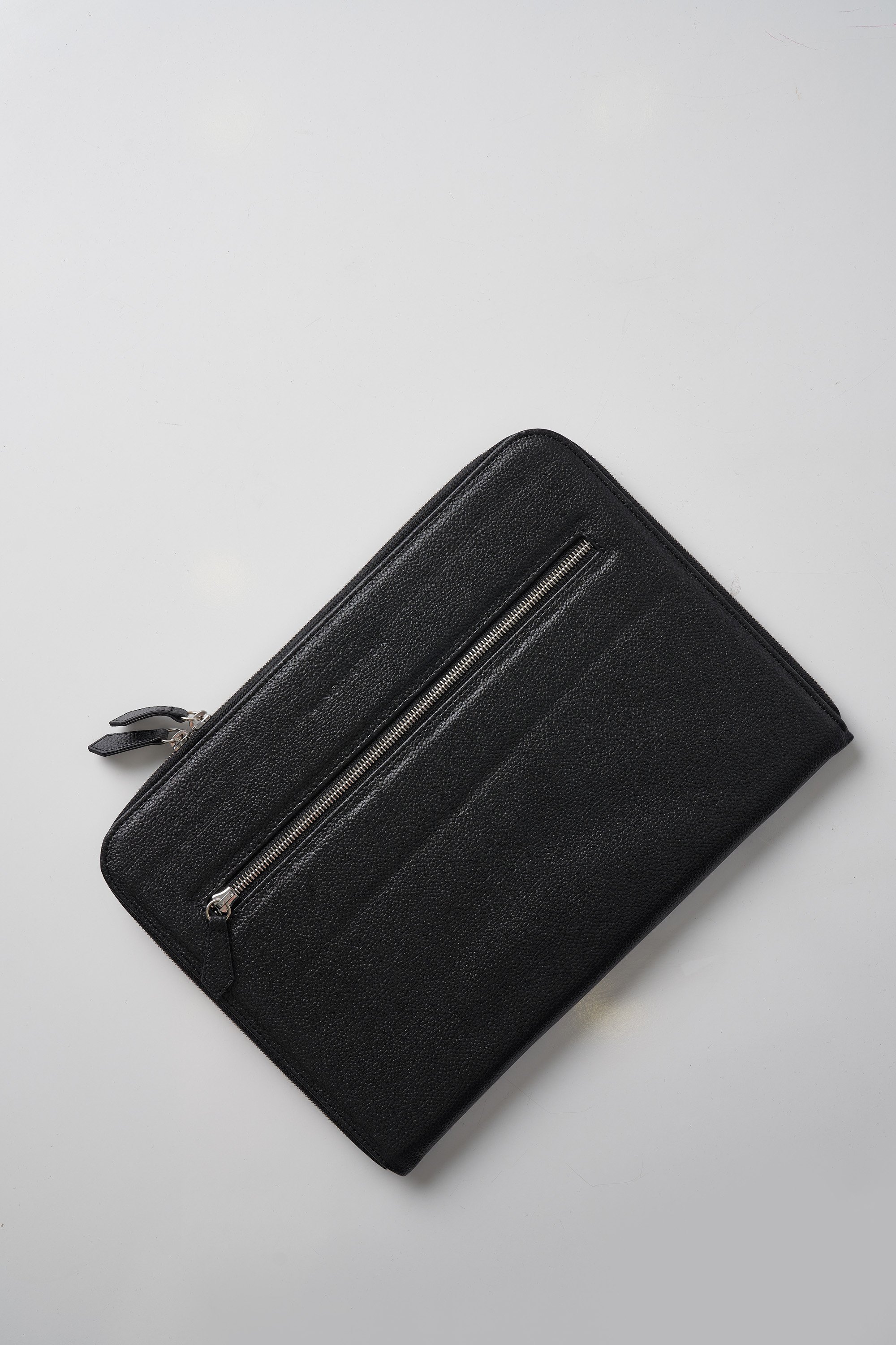 CLASSIC LEATHER BRIEFCASE