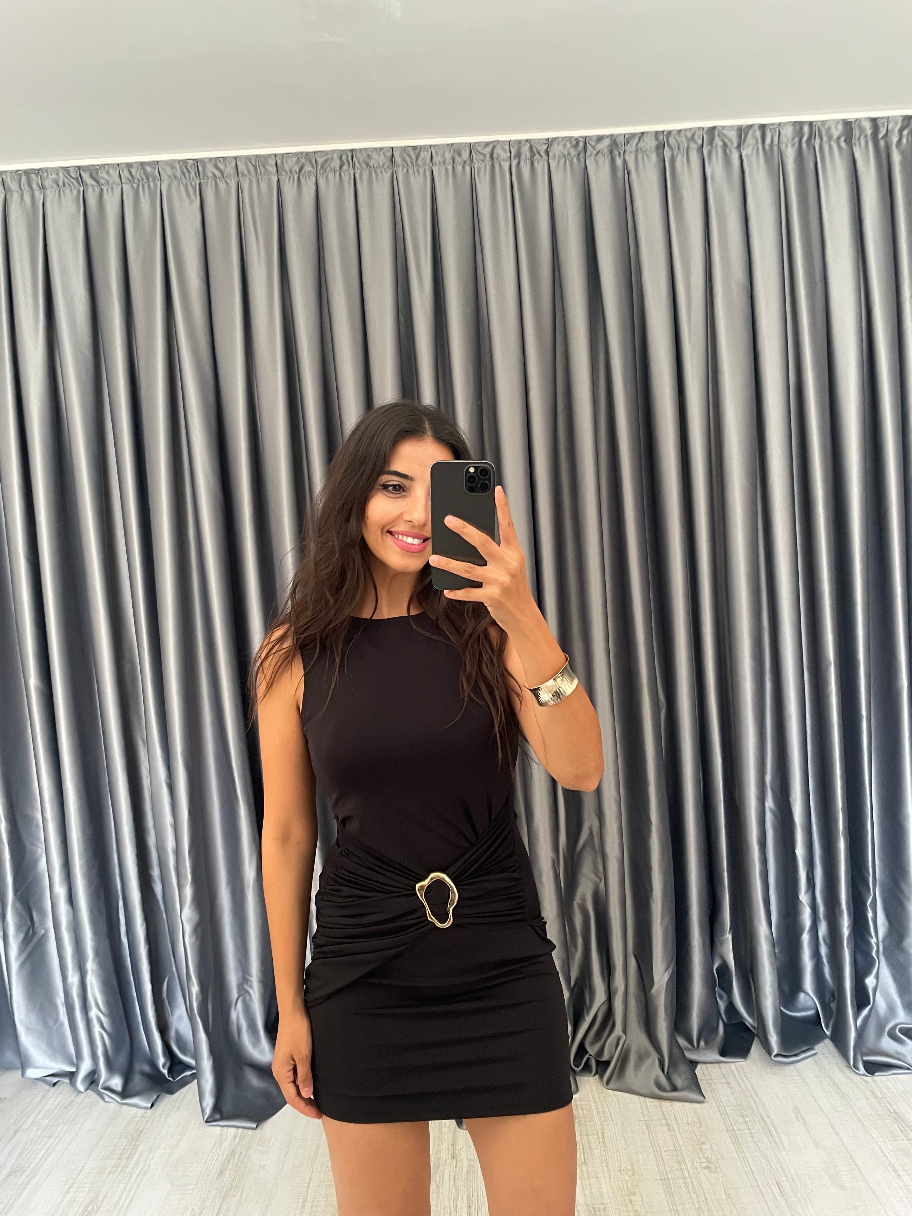Önü Drapeli Gold Aksesuarlı Mini Elbise