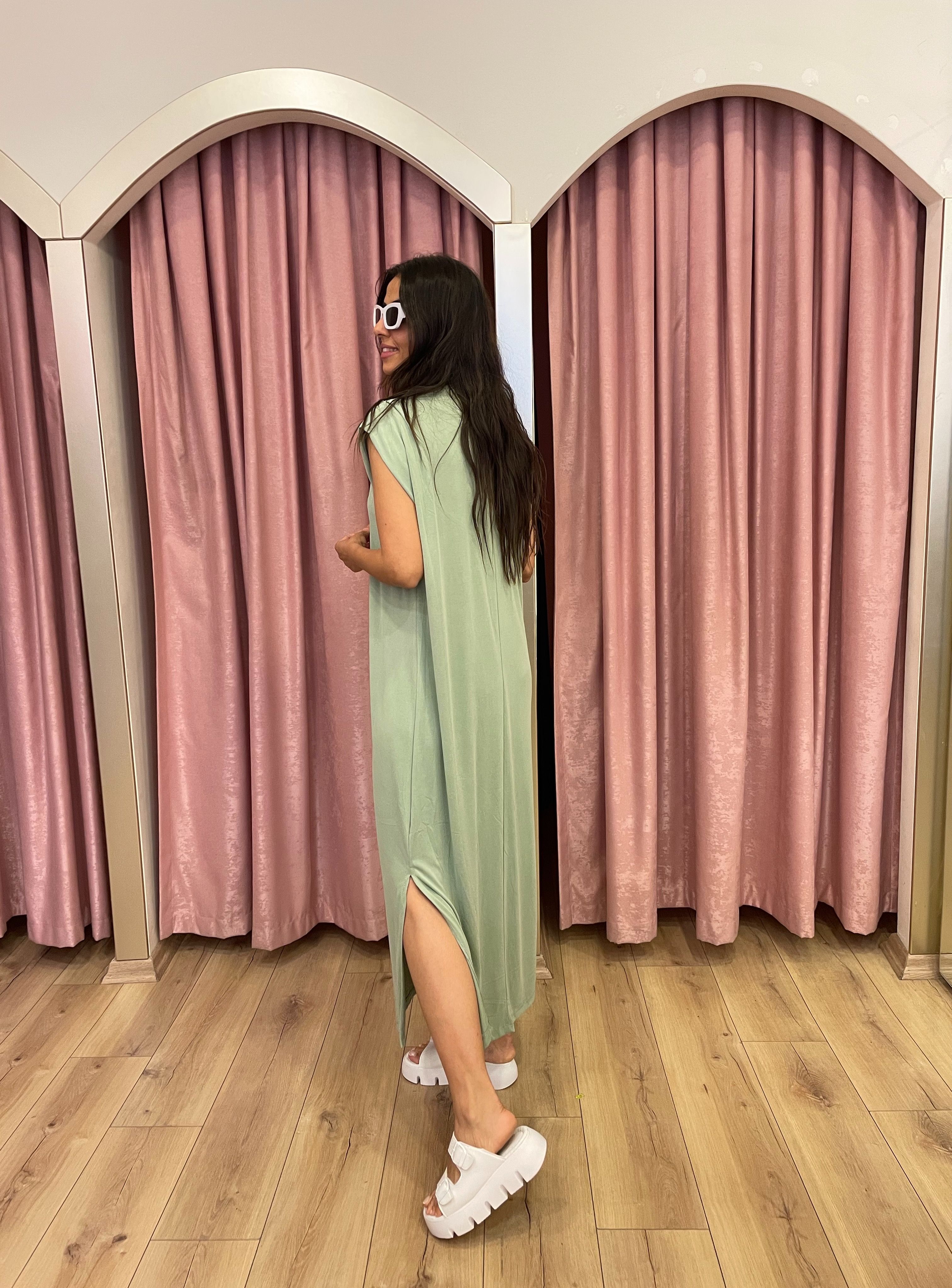 Tek Yanı Yırtmaçlı Modal Elbise 