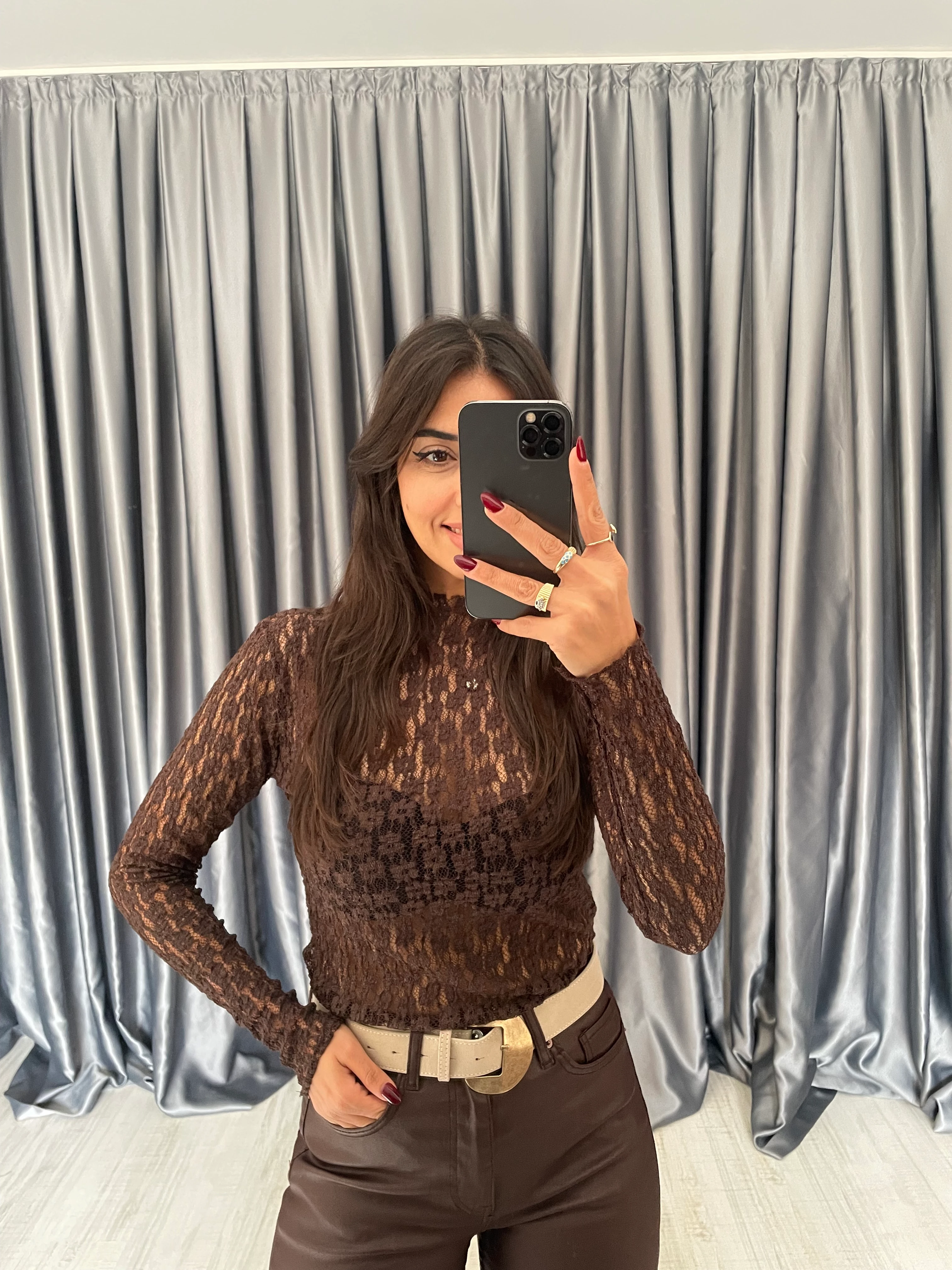 Çiçek Detaylı Dantel Bluz