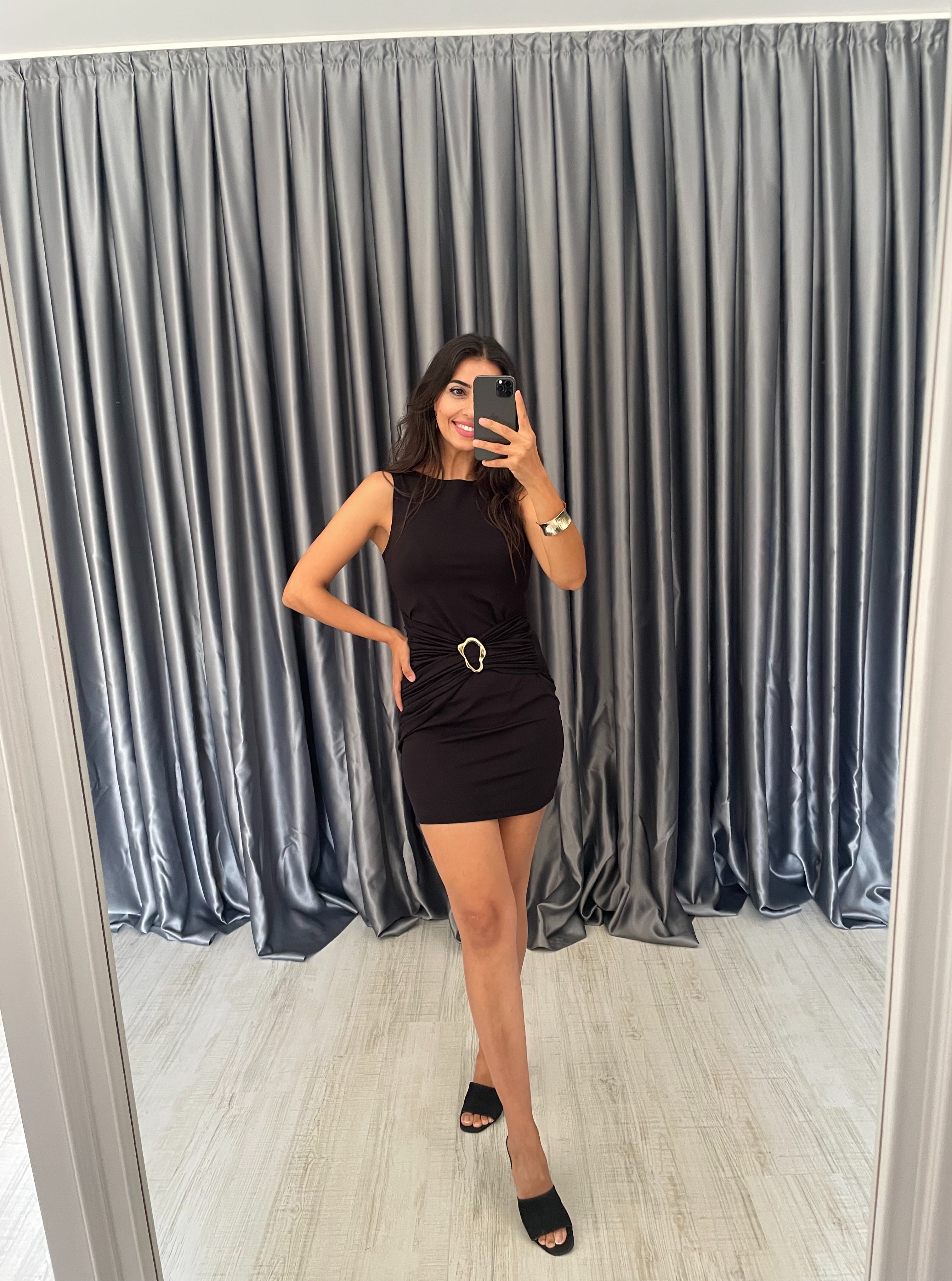 Önü Drapeli Gold Aksesuarlı Mini Elbise