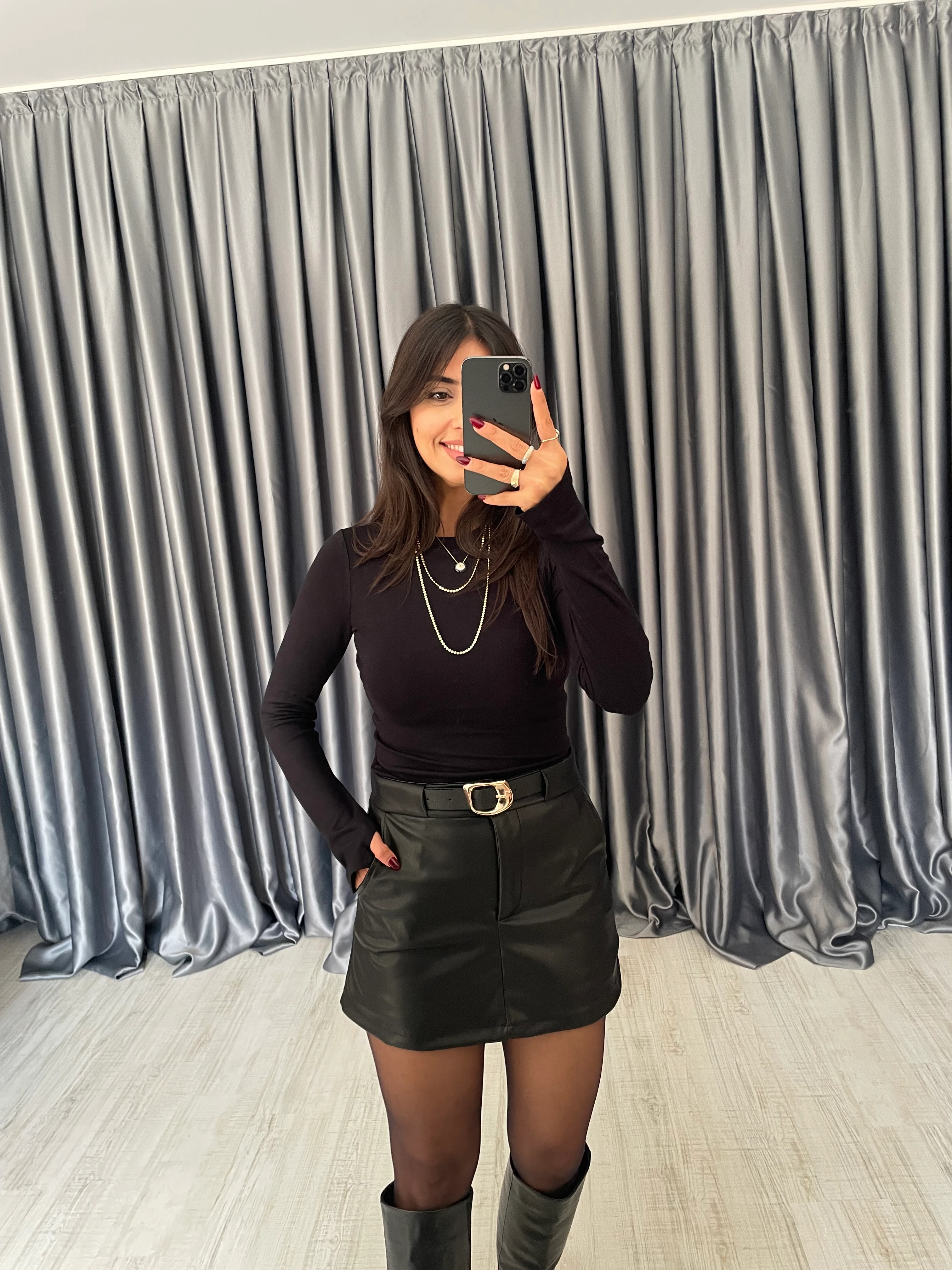 Kemer Detaylı İçi Şortlu Deri Etek  - Siyah