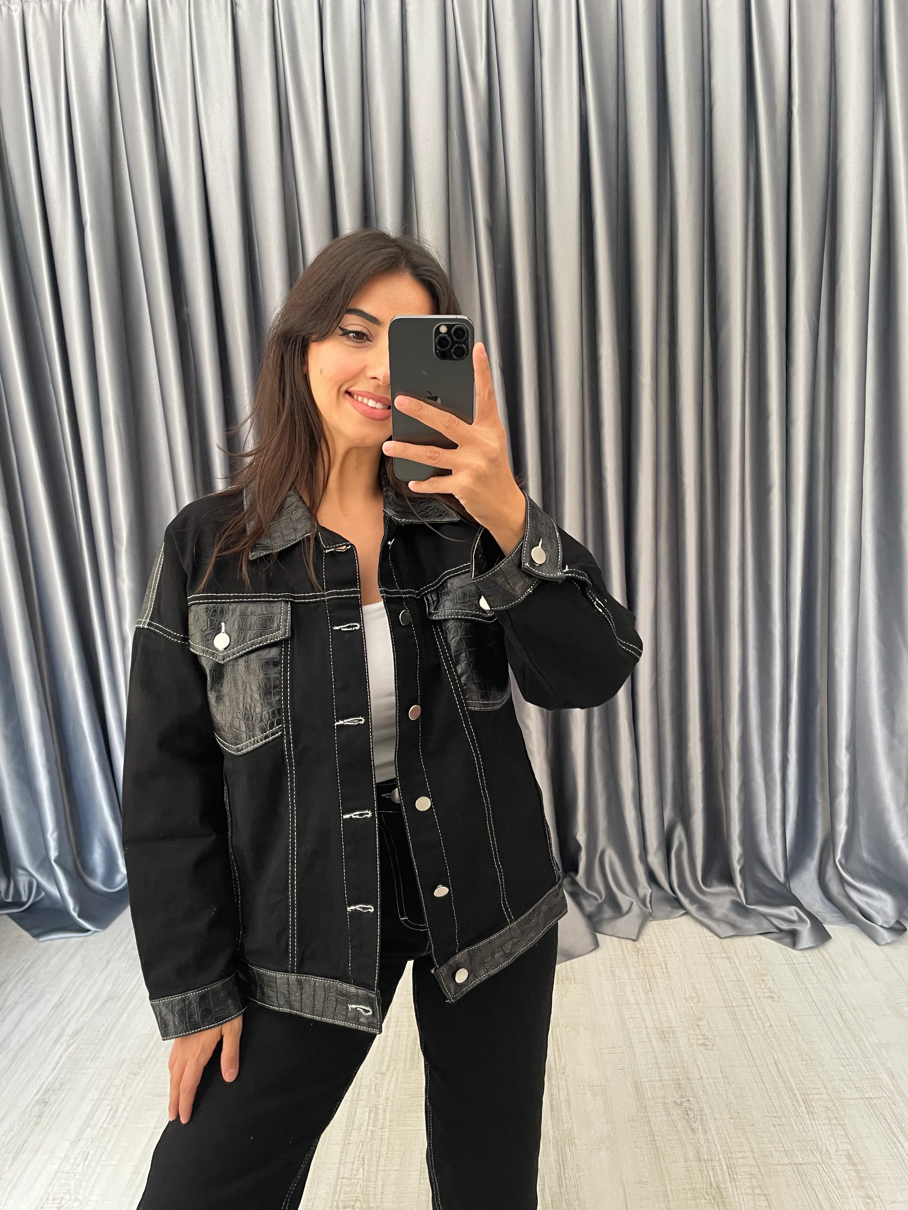 Siyah Deri Detaylı Jean Takım 