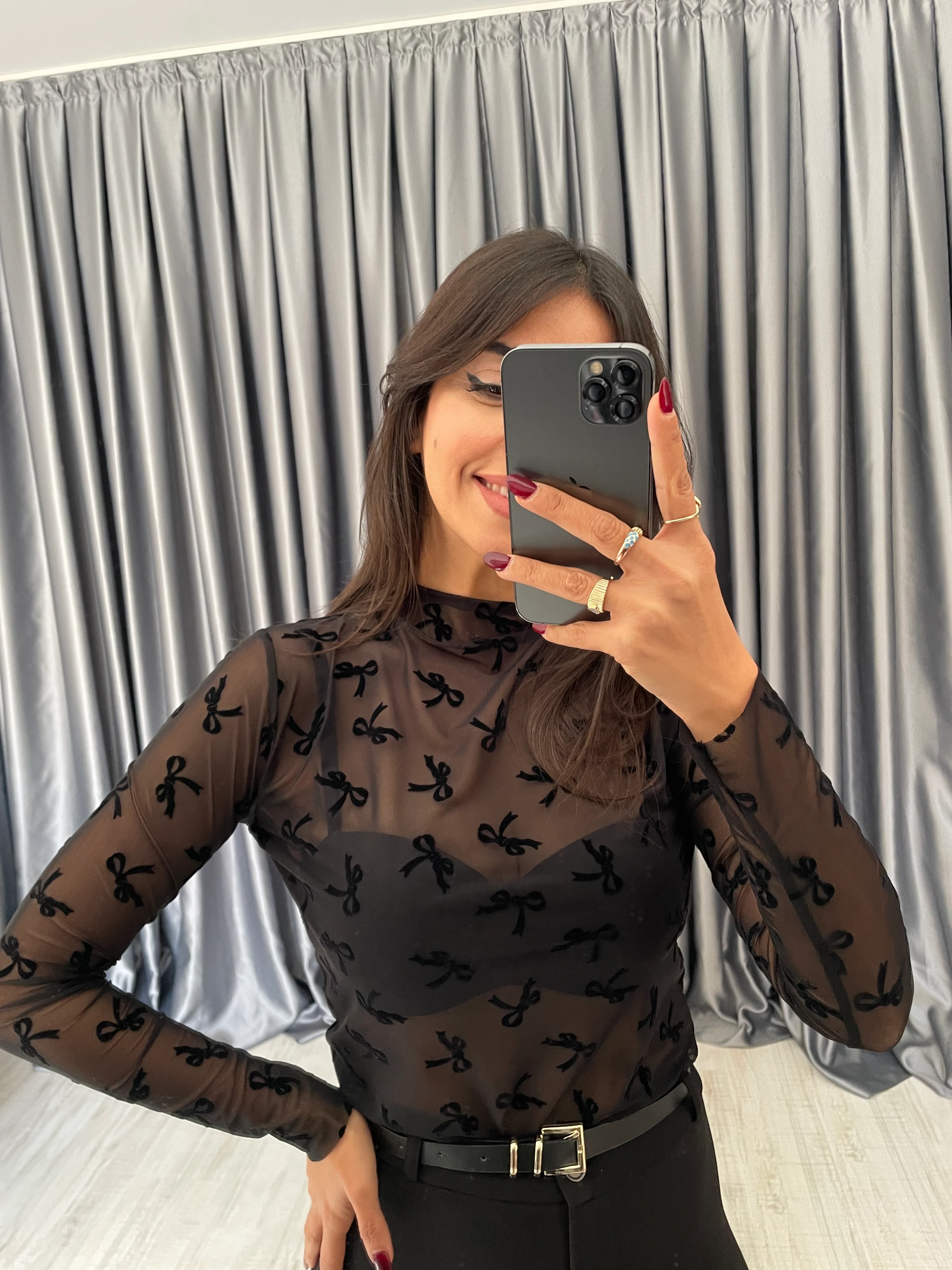 Fiyonk Detaylı Tül Bluz 