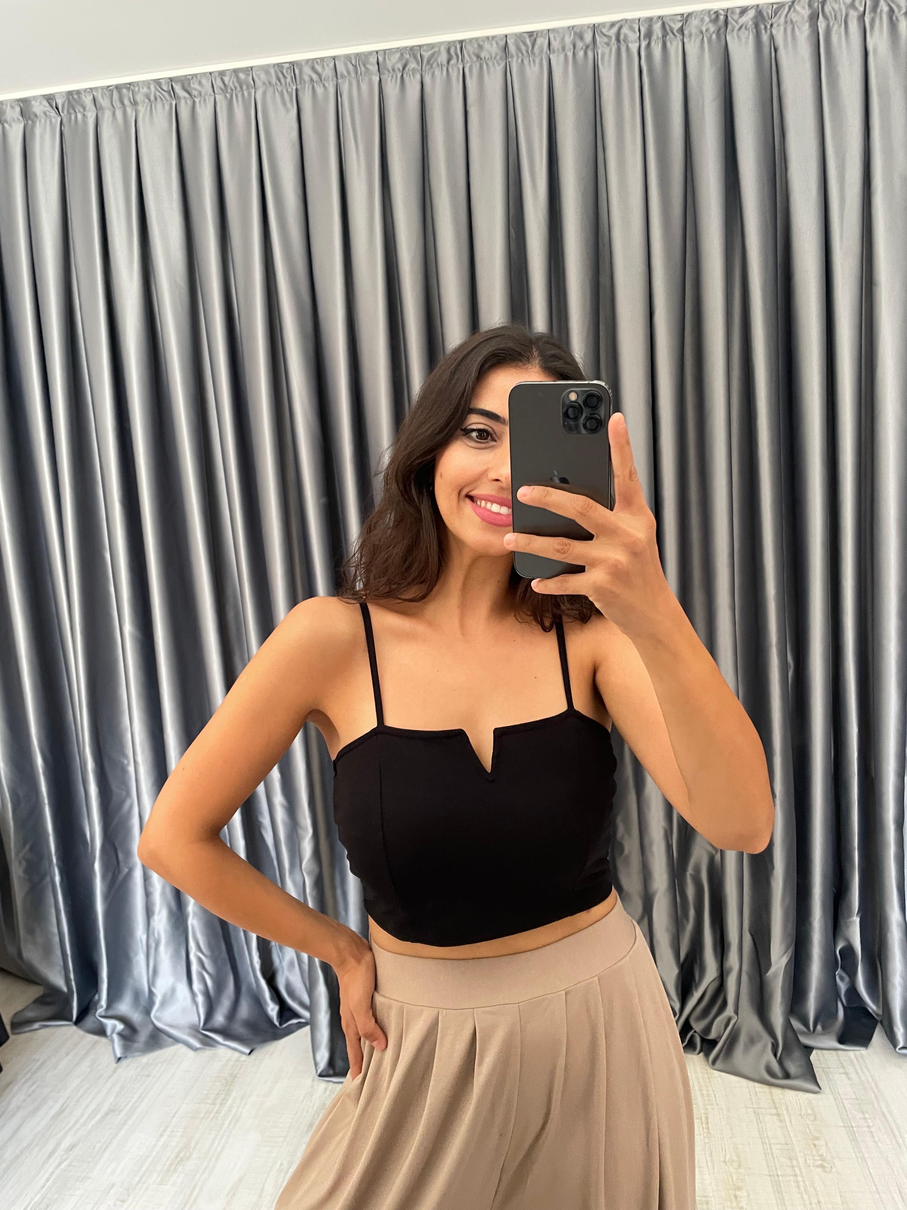 Önü V Detaylı Crop  - Siyah