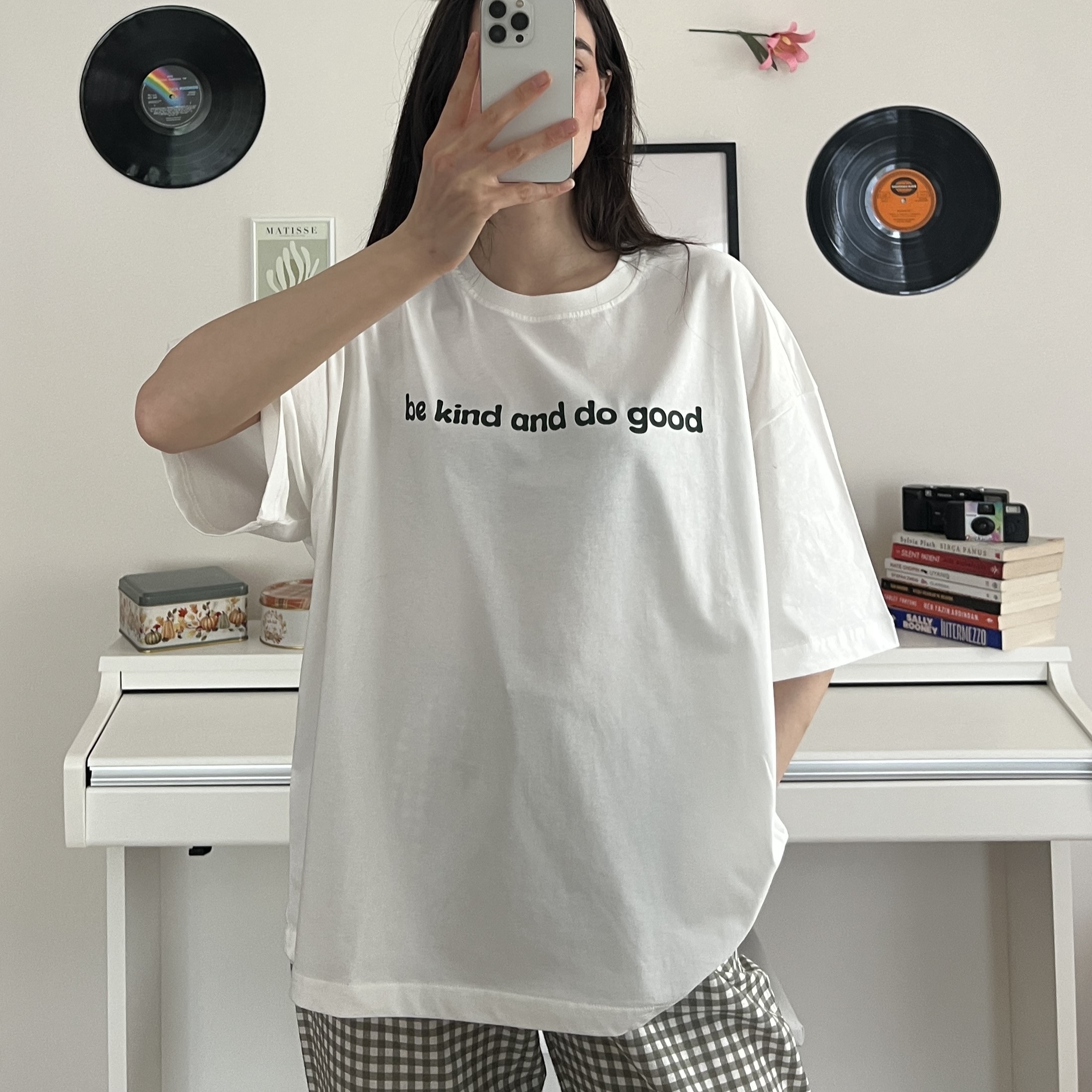 100% Cotton Crew Neck Boxy Fit Unisex Short Sleeve T-Shirt - Be Kind and Do Good