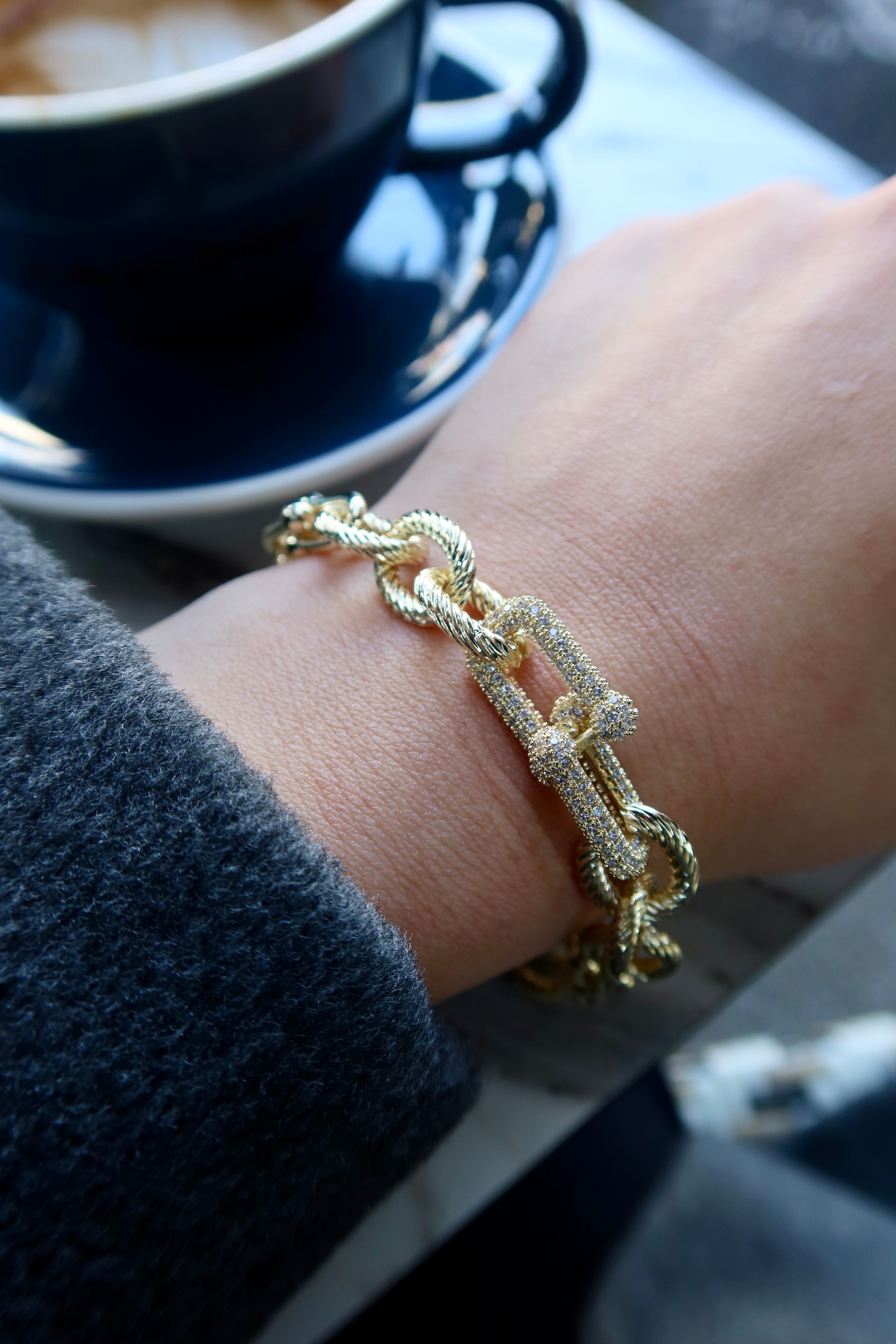 Chic Taşlı Gold Bileklik