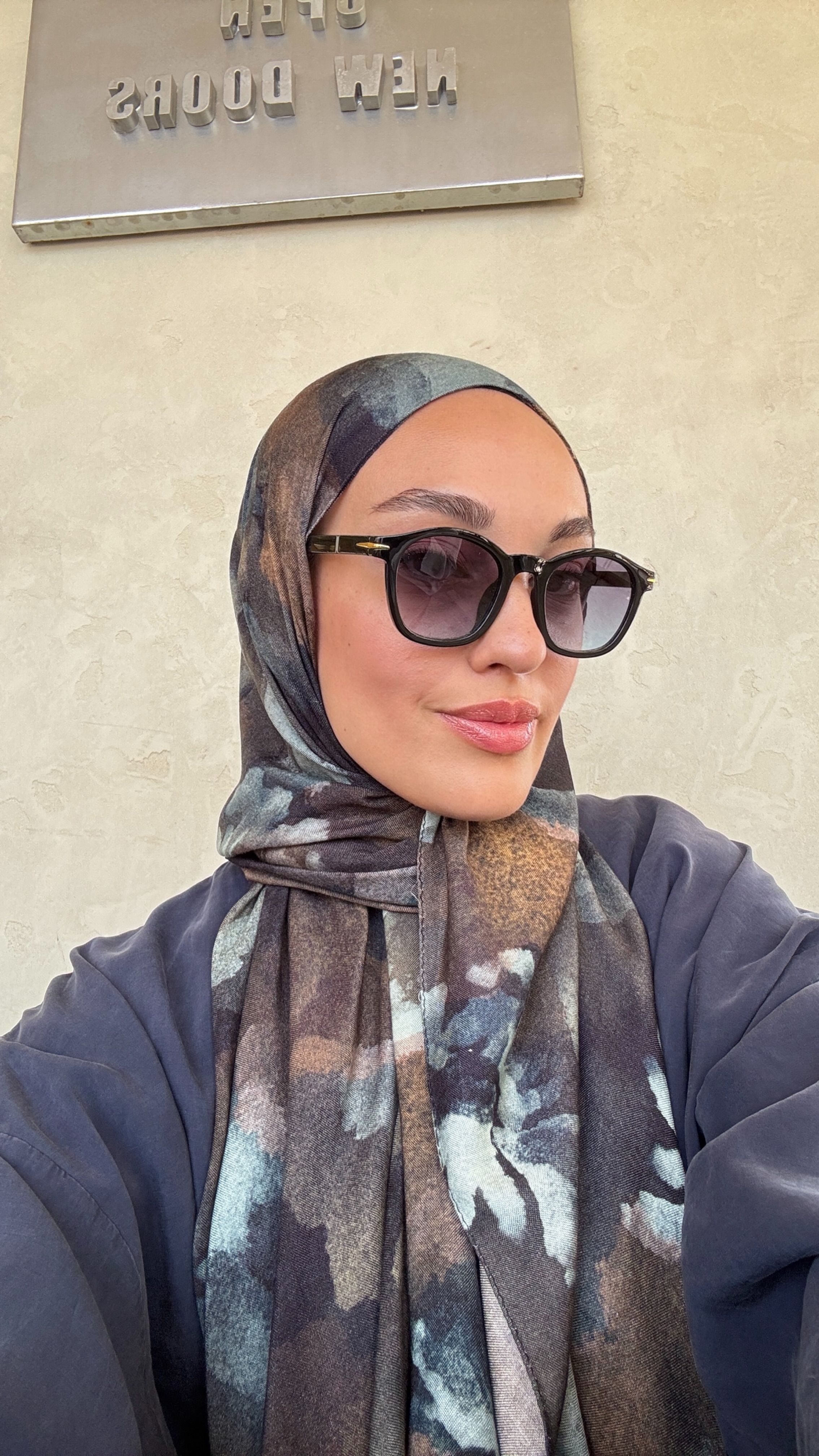 Nora Güneş Gözlüğü - Siyah Çerçeve Mor Cam