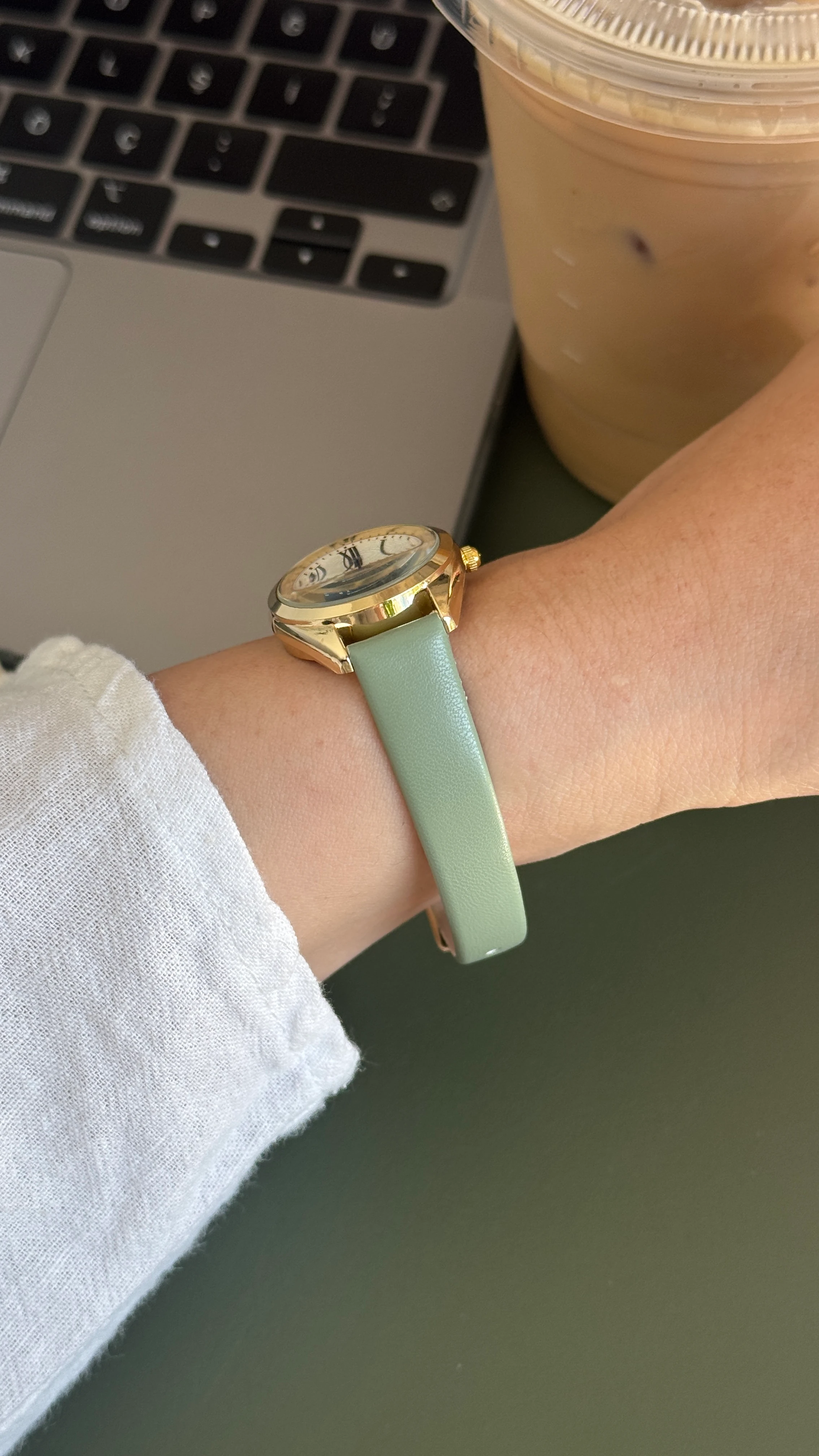 Vanessa Minimal Saat