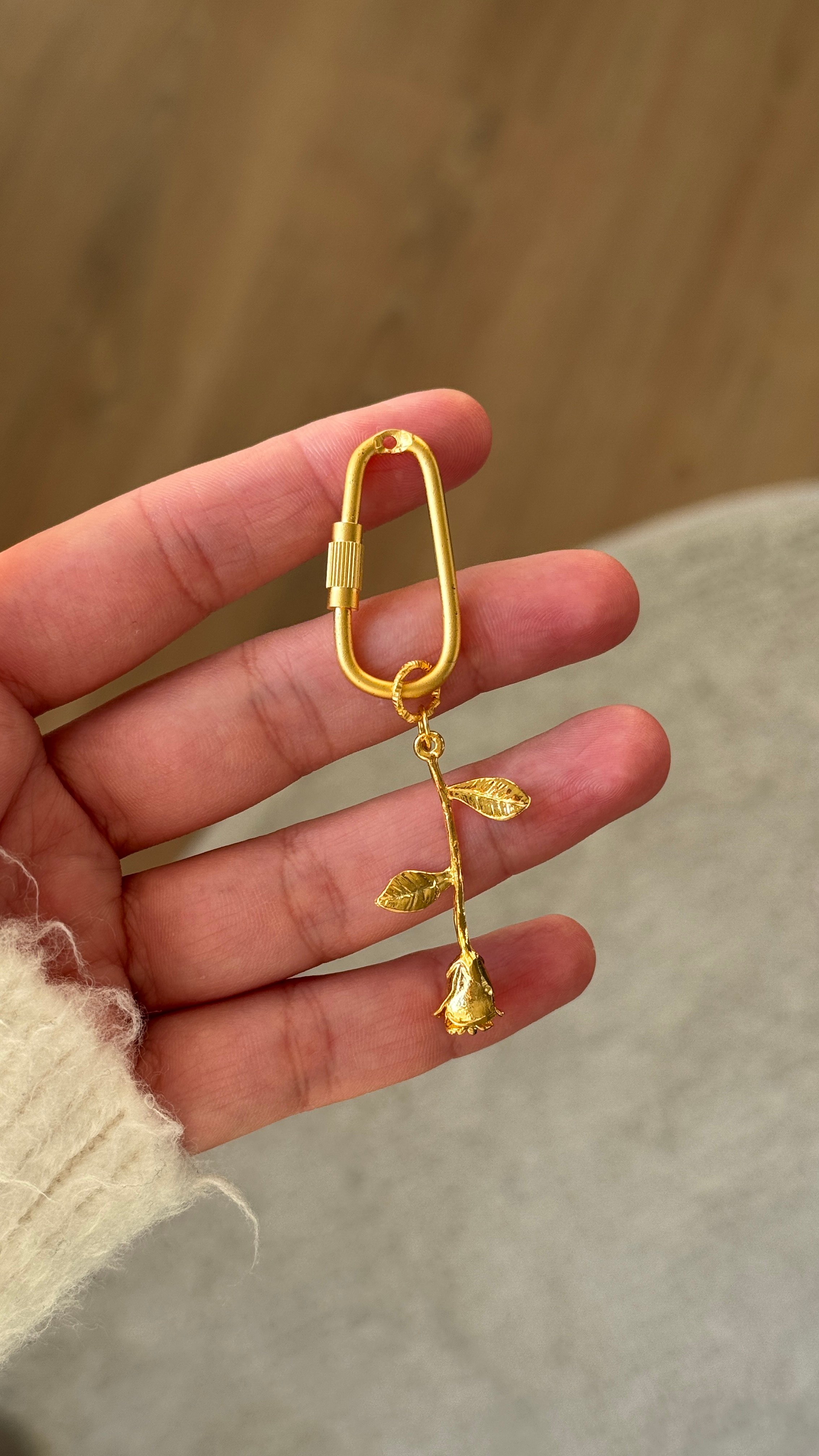 Gold Gül Detaylı Charm