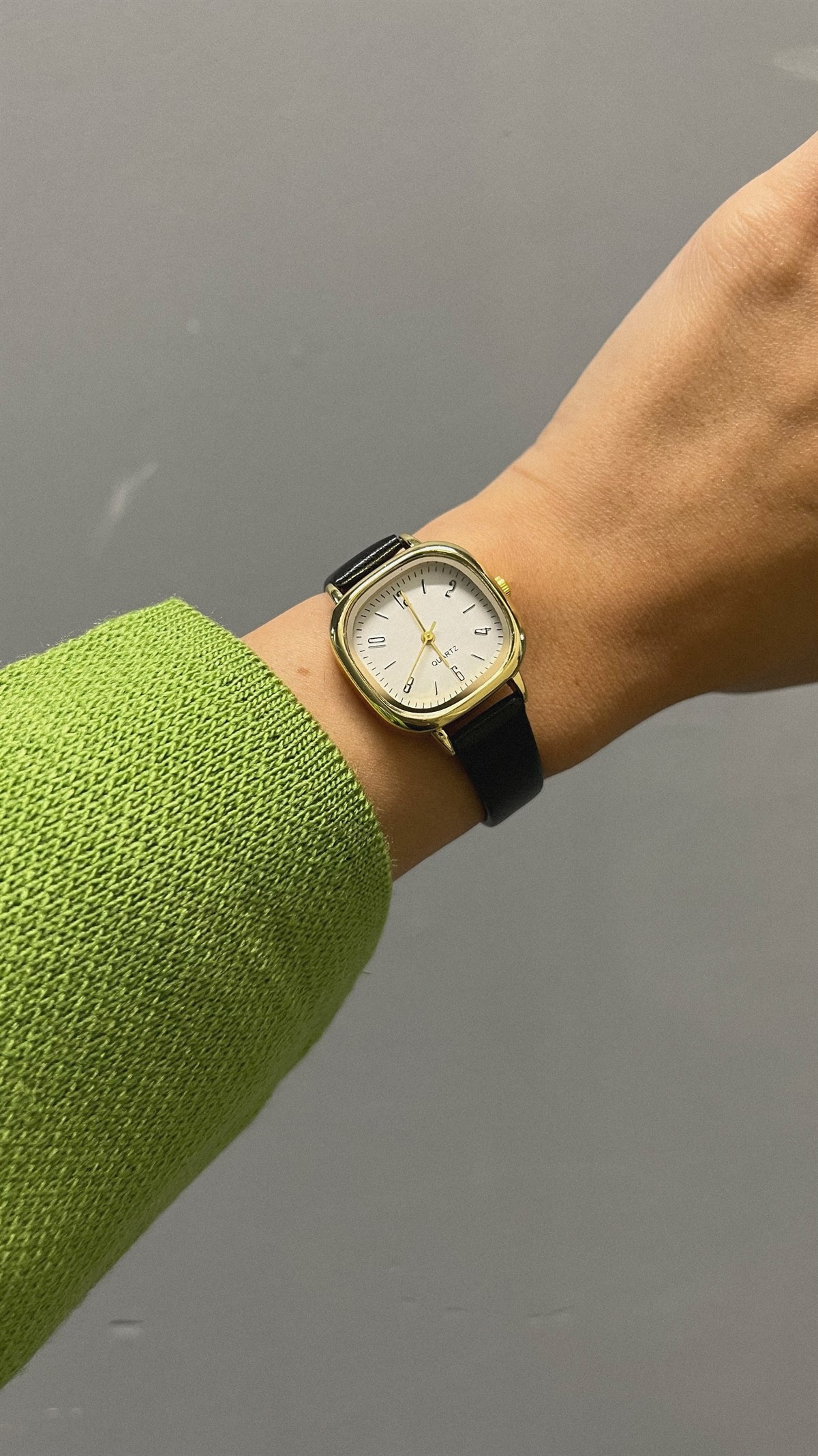 Urla Minimal Saat Gold Siyah