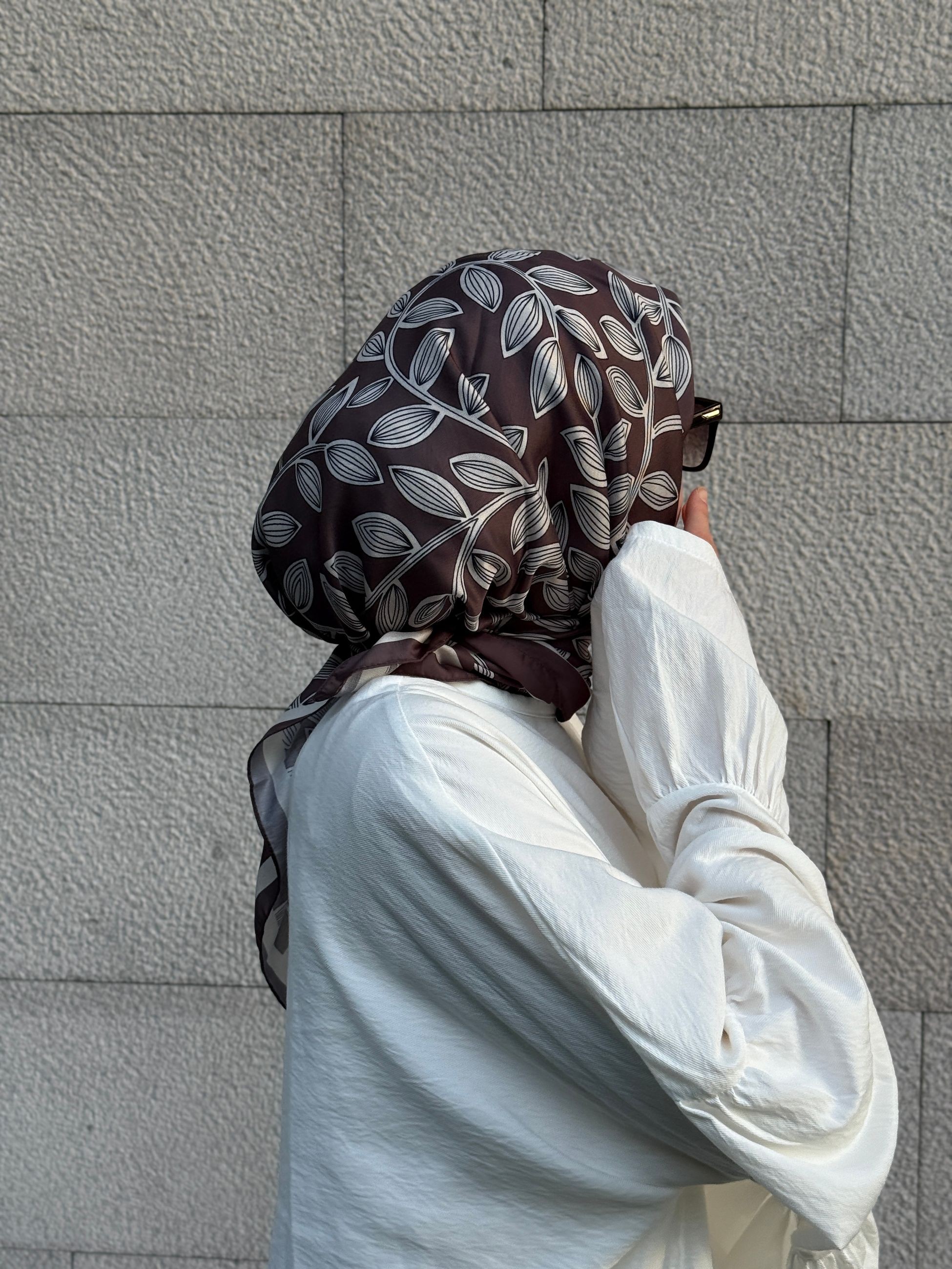 Pamuklu Soft Yaprak Desen Eşarp - Kahve
