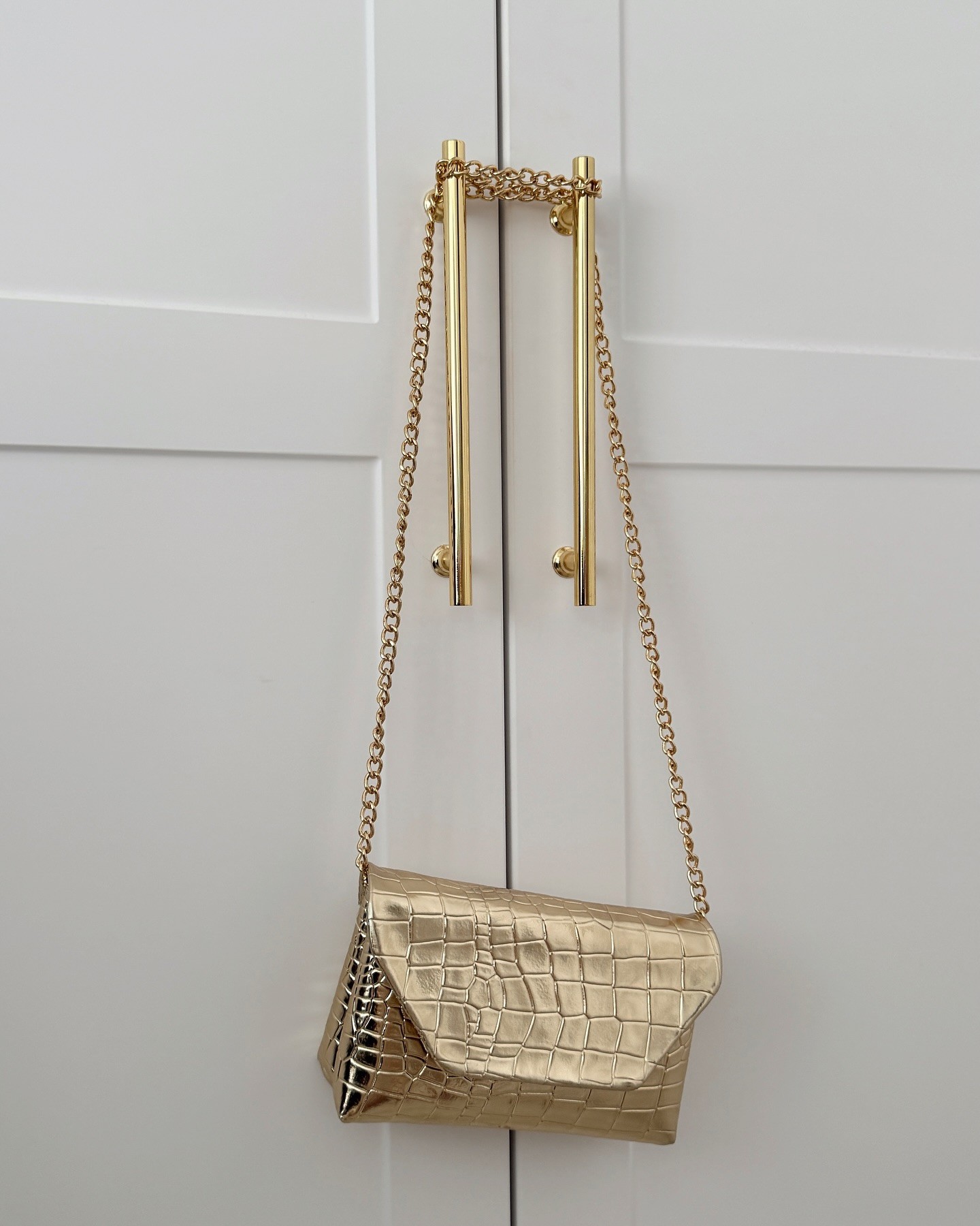 Kroko Desen Zincirli Baget Çanta - Gold