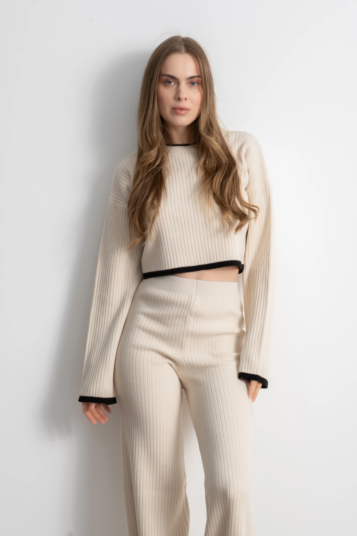 Kadın Çizgili Crop Triko Takım - Krem-Siyah image