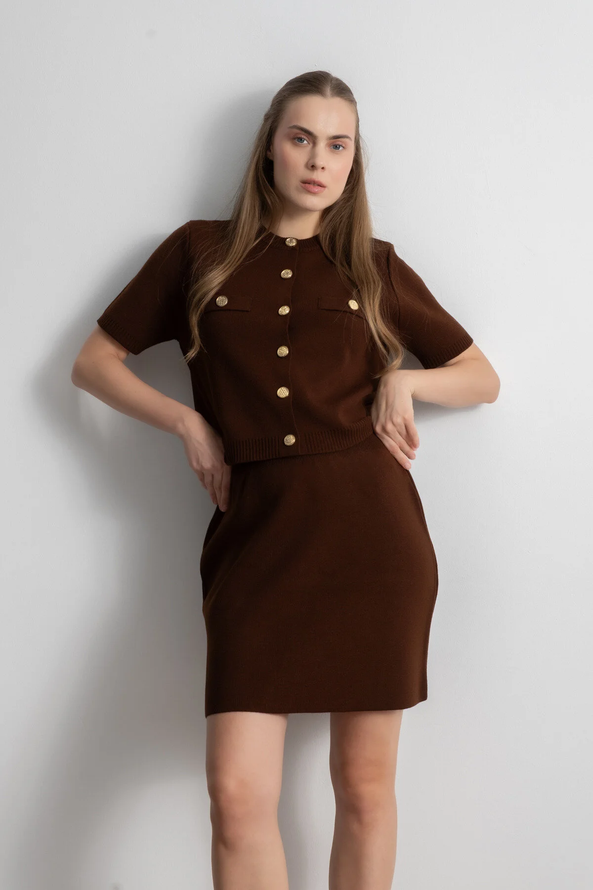 Gold Düğmeli Triko Etek Bluz Takım - Kahverengi main variant image