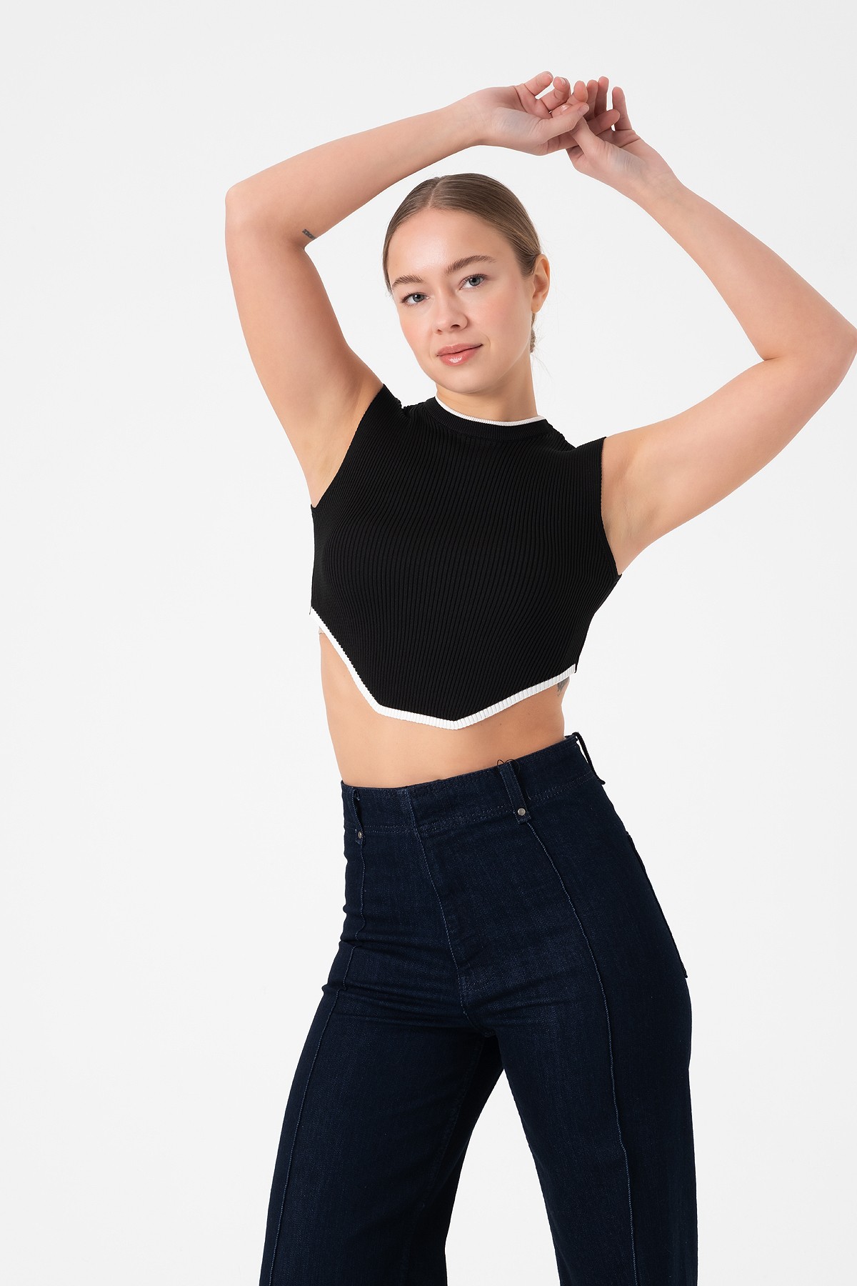 Kolsuz Triko Crop Bluz - Siyah